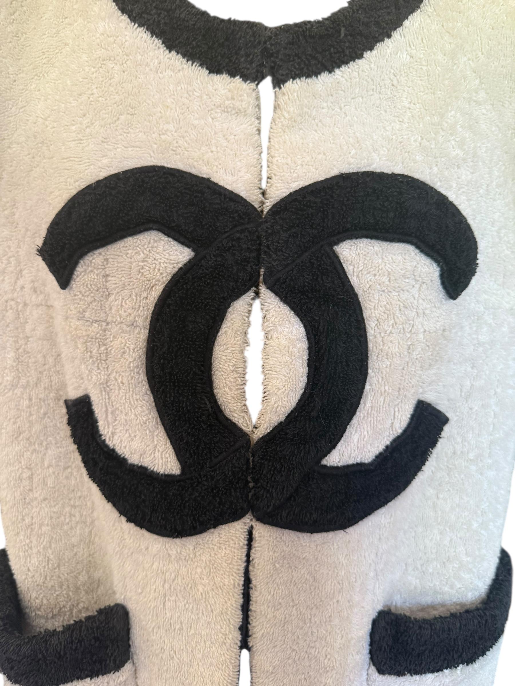 Seltene 1992 Chanel Frottee Frottee CC Ecru Elfenbein Runway Logo Jacke im Zustand „Gut“ im Angebot in Rowland Heights, CA