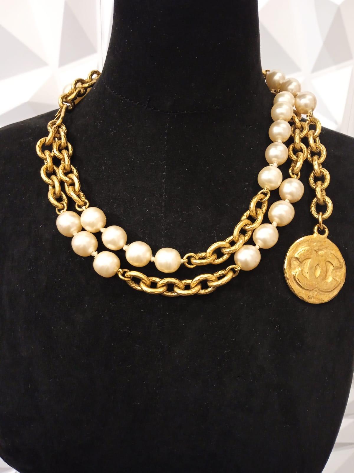 Rare 1993 Chanel Pearl Chain Double Layered Belt In Good Condition For Sale In Jakarta, Daerah Khusus Ibukota Jakarta