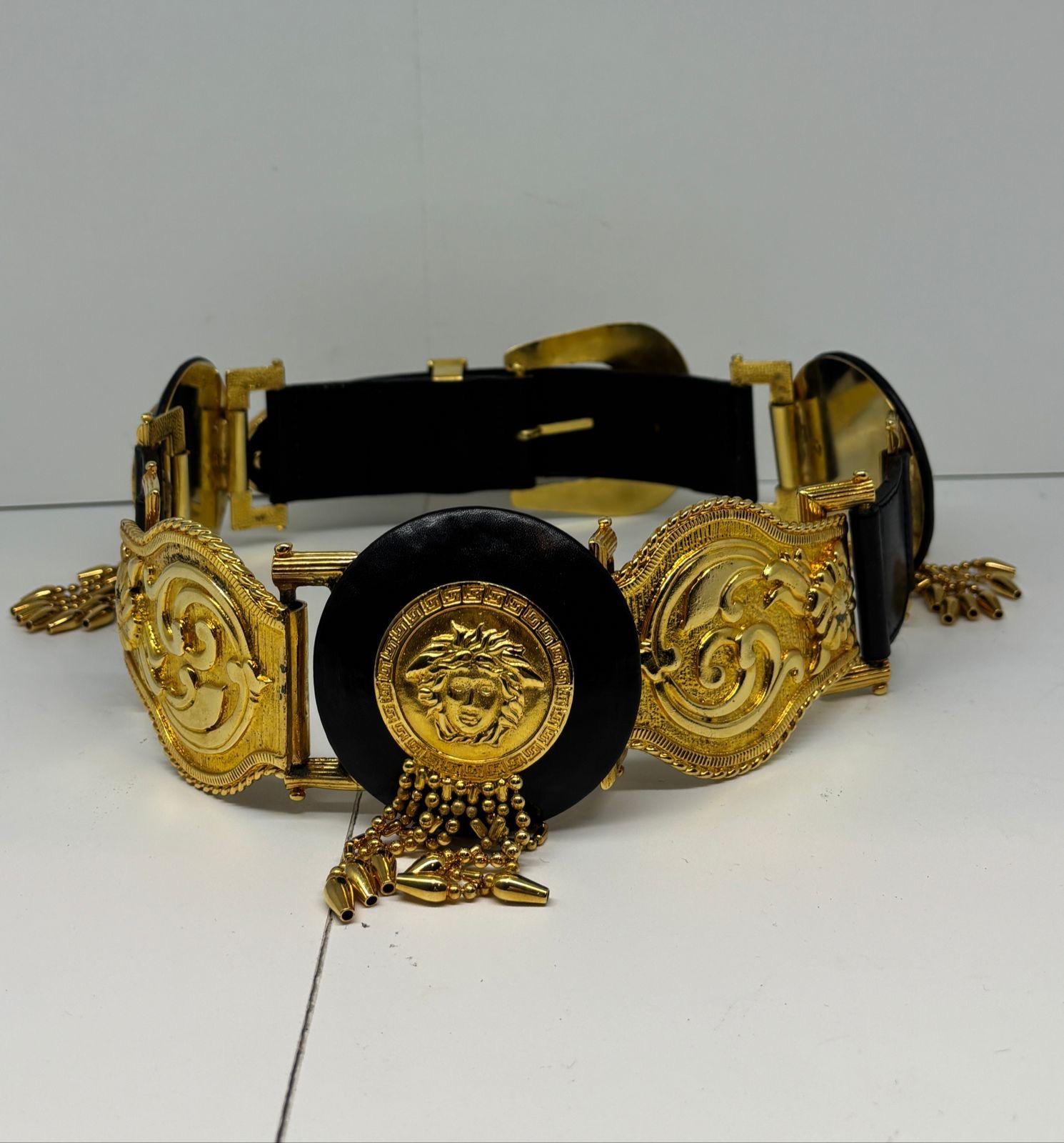 Rare 1995 Gianni Versace Fringe Medusa Bondage Belt In Good Condition For Sale In Jakarta, Daerah Khusus Ibukota Jakarta