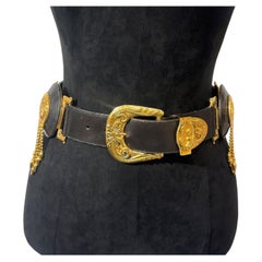 Raro 1995 Gianni Versace Cinturón Bondage Medusa Flecos