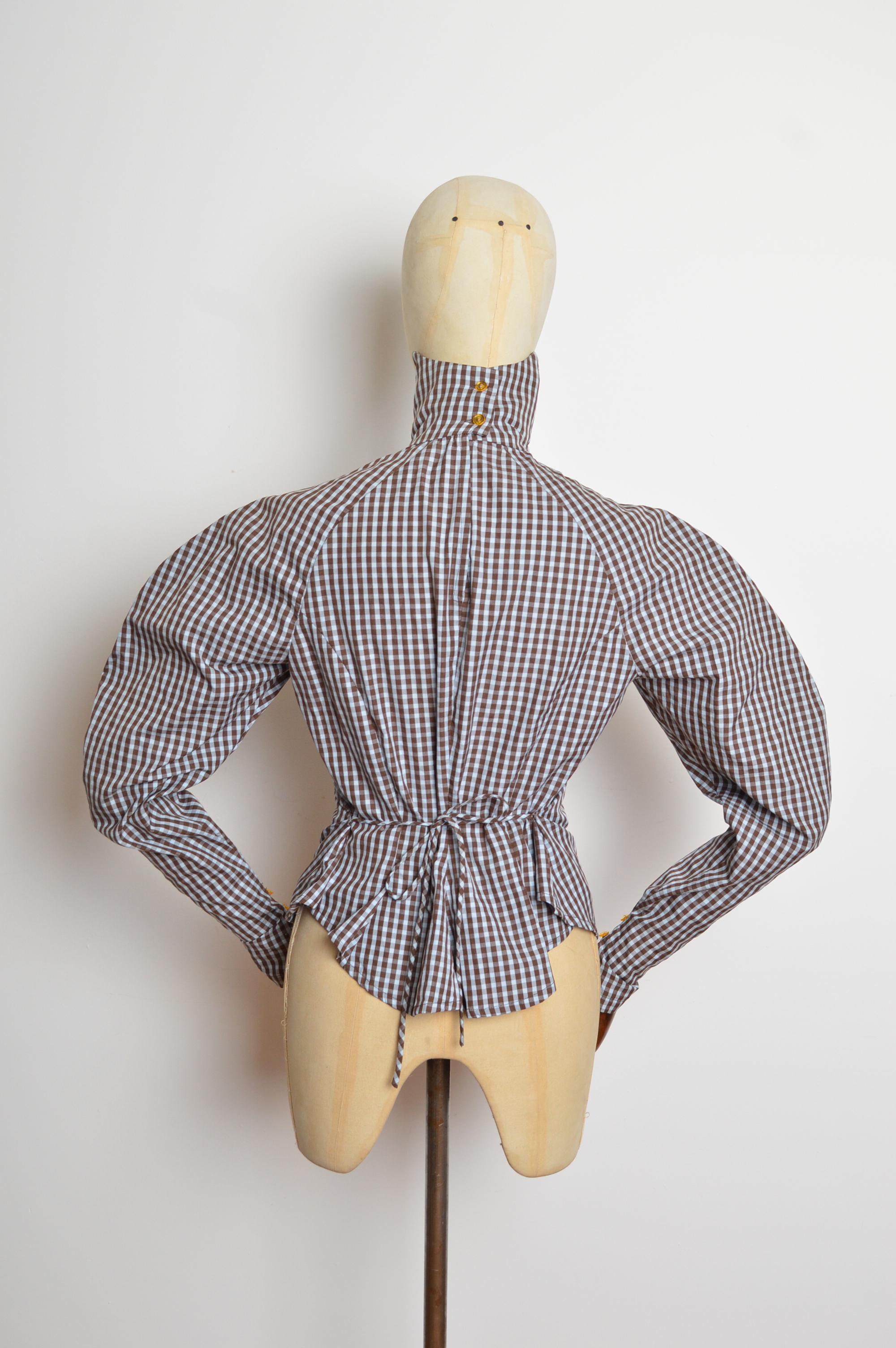 Rara Blusa Ajustada de Cuello Alto de Guinga 1995 Vivienne Westwood - Camisa Corsé en venta 8