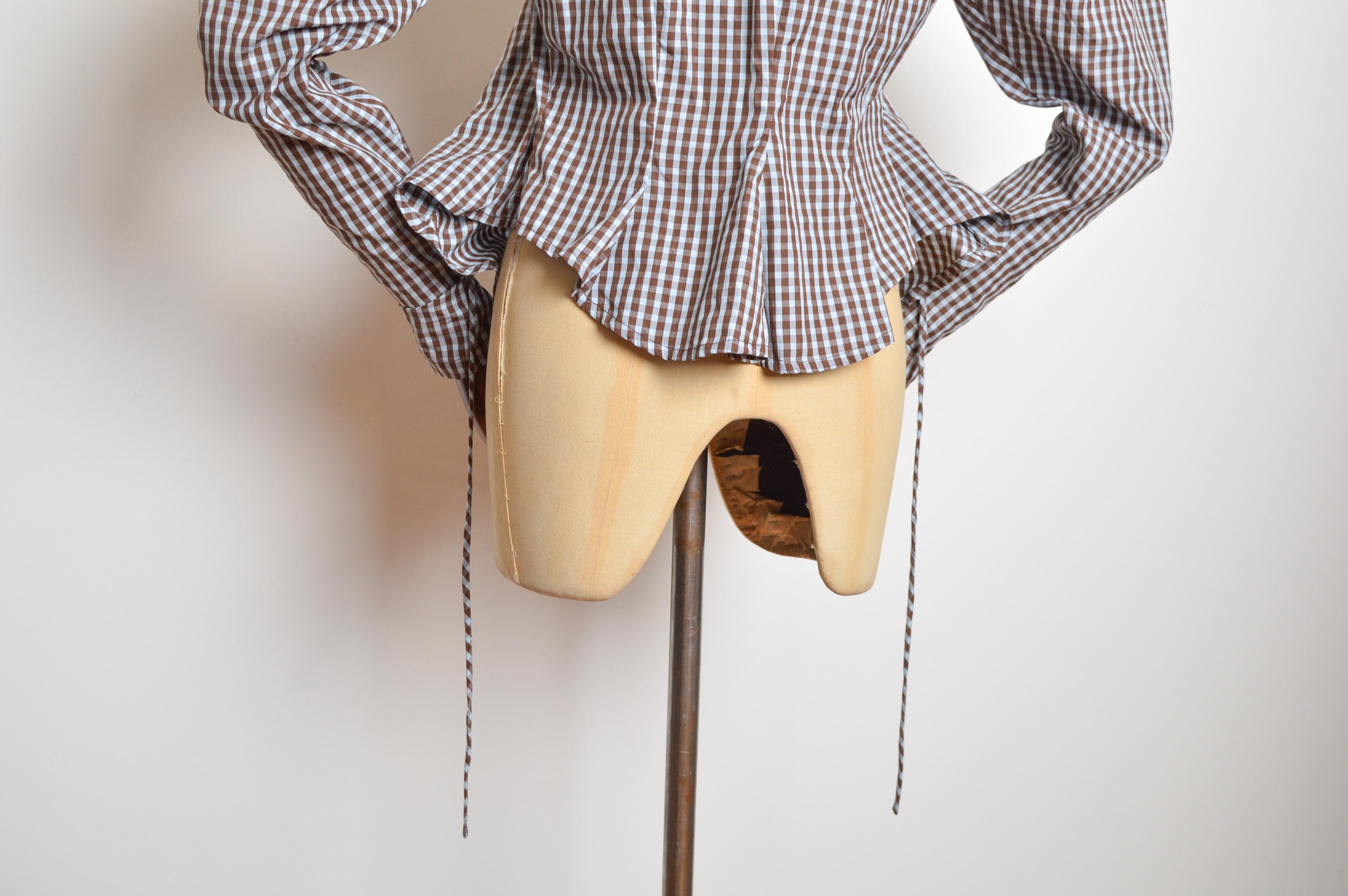 Rara Blusa Ajustada de Cuello Alto de Guinga 1995 Vivienne Westwood - Camisa Corsé en venta 11