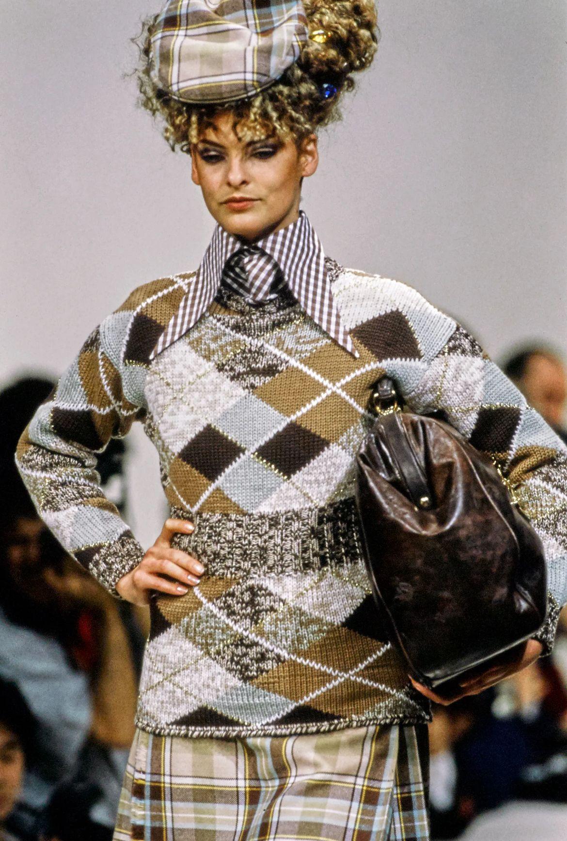 Rara Blusa Ajustada de Cuello Alto de Guinga 1995 Vivienne Westwood - Camisa Corsé en venta 14