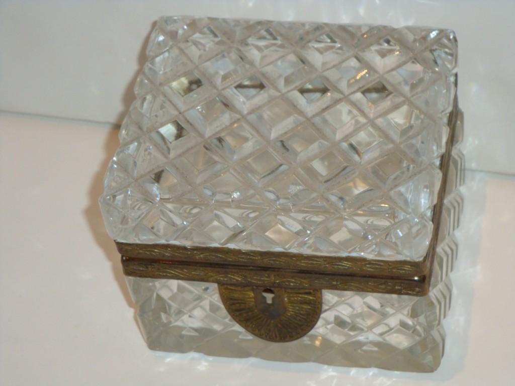 Rare 19th C Heavy Hand Diamond Cut French Clear Crystal Glass Bronze Mount Box In Good Condition For Sale In New York, NY