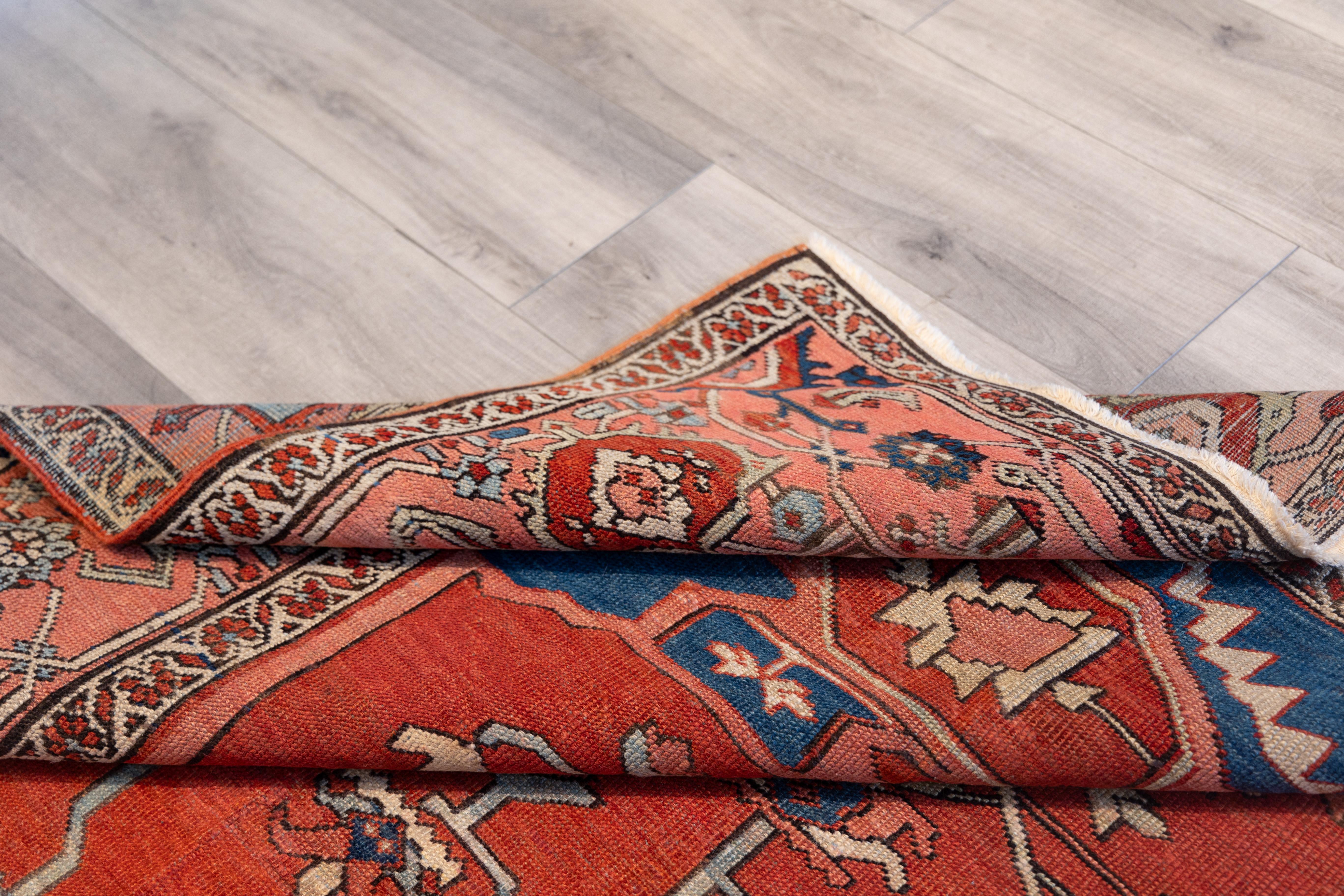 Rare 19th cent. Serapi tribal rug siglo XIX en venta