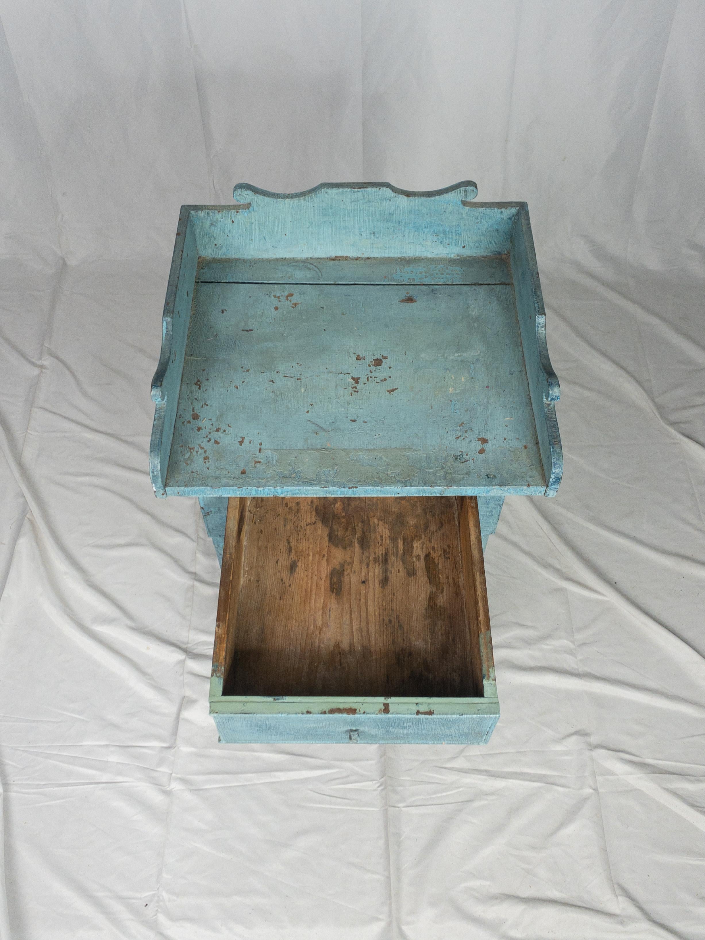 Rare 19th Century American Painted Wooden Side Stand In Good Condition In Houston, TX