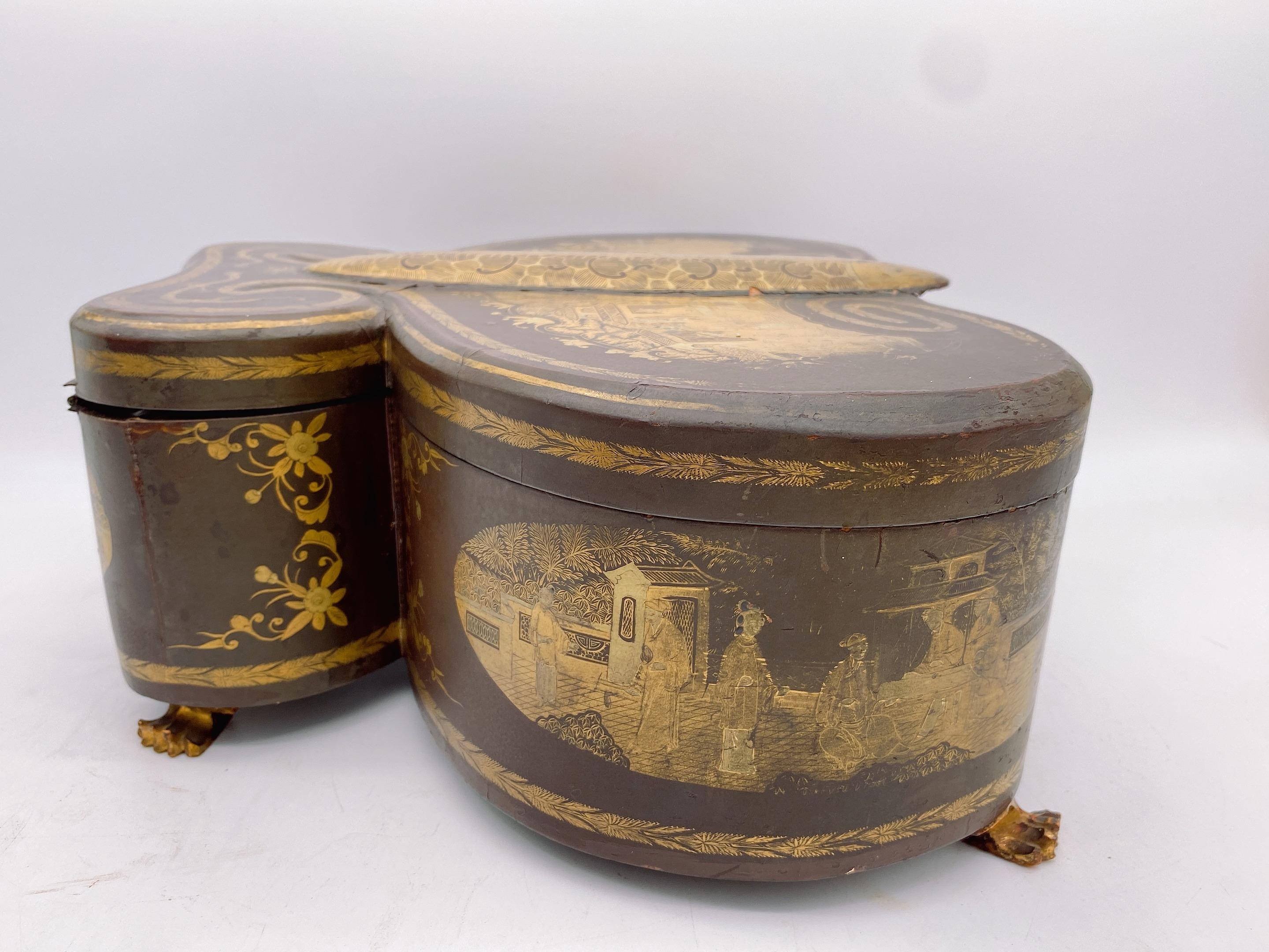 Rare boîte à thé chinoise ancienne du 19ème siècle en étain avec laque dorée et papillons Bon état - En vente à Brea, CA