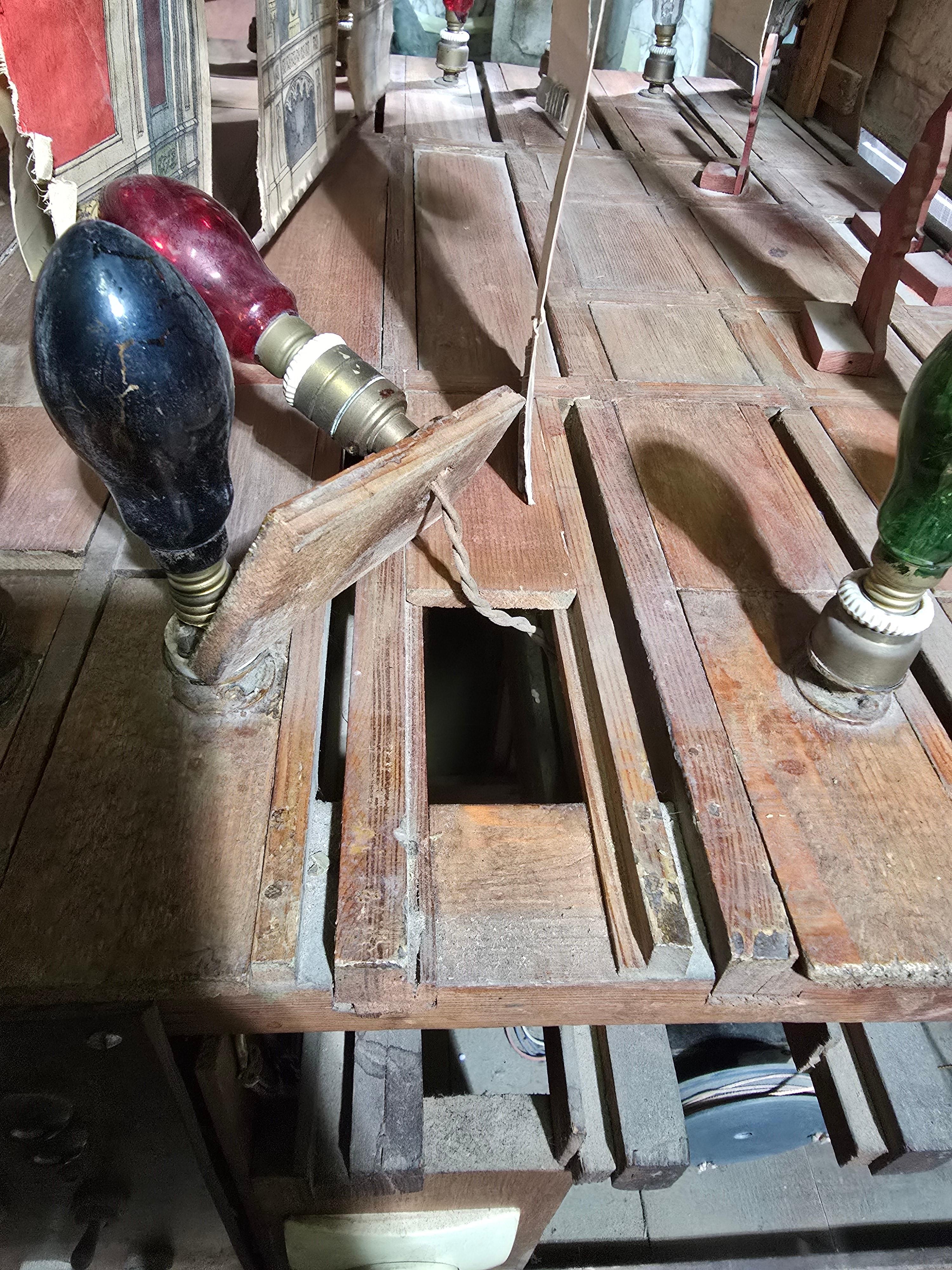 Rare 19th Century Automaton Theater In Good Condition For Sale In Madrid, ES