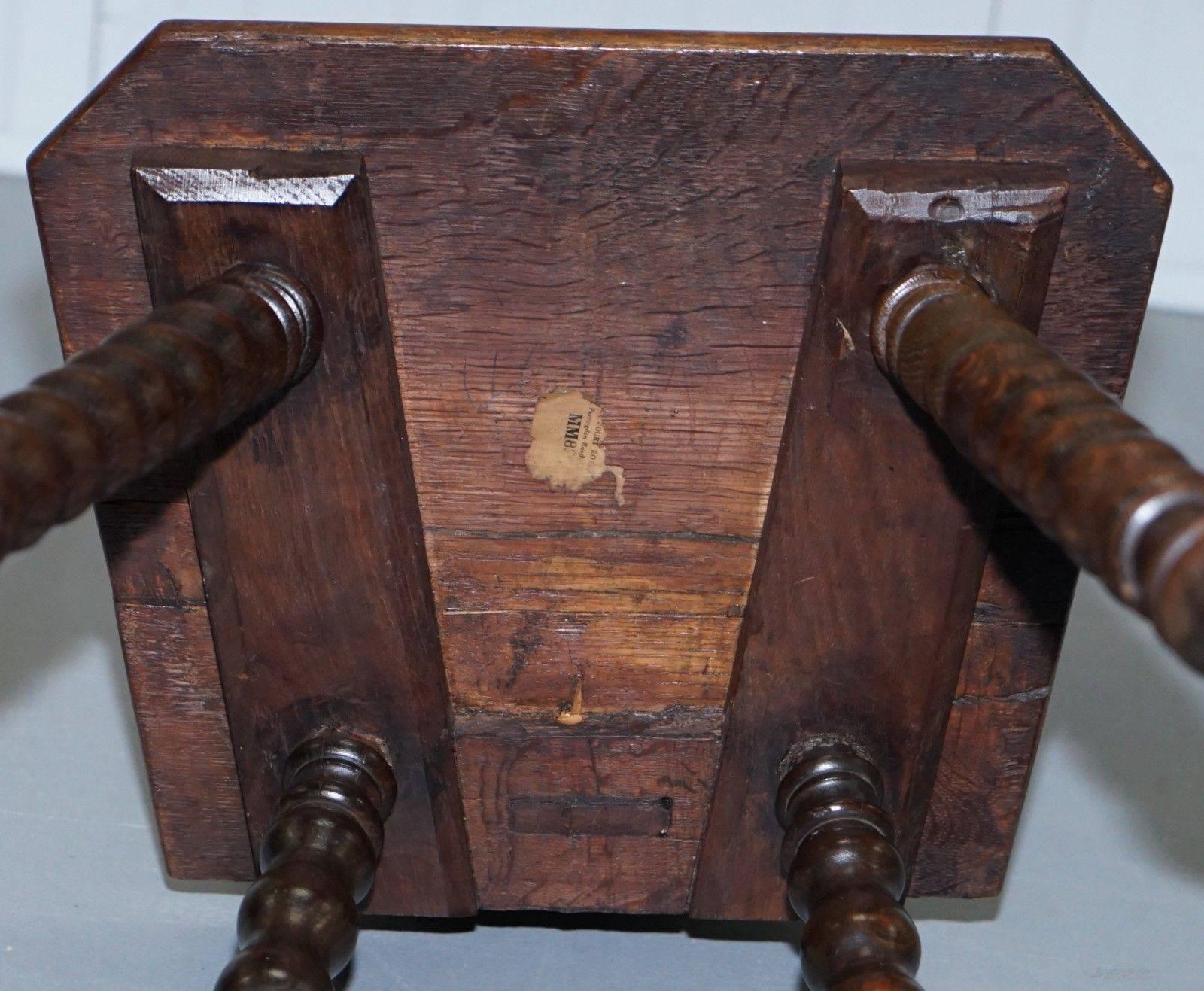 Chaise d'entrée rare du 19ème siècle avec dossier noir sculpté et bobine d'escargot sculptée à la main tournée en vente 2