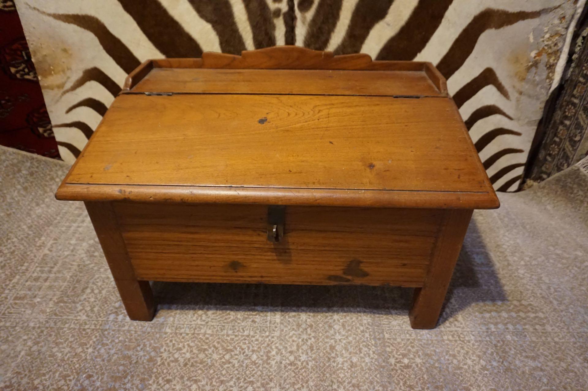 Rare British India slant lid floor desk likely used by a scholar or merchant. Beautifully handcrafted from solid wood with excellent proportions. The flat top can house inkwells and the slant utilized for writing or drawing. The lid opens on hinges