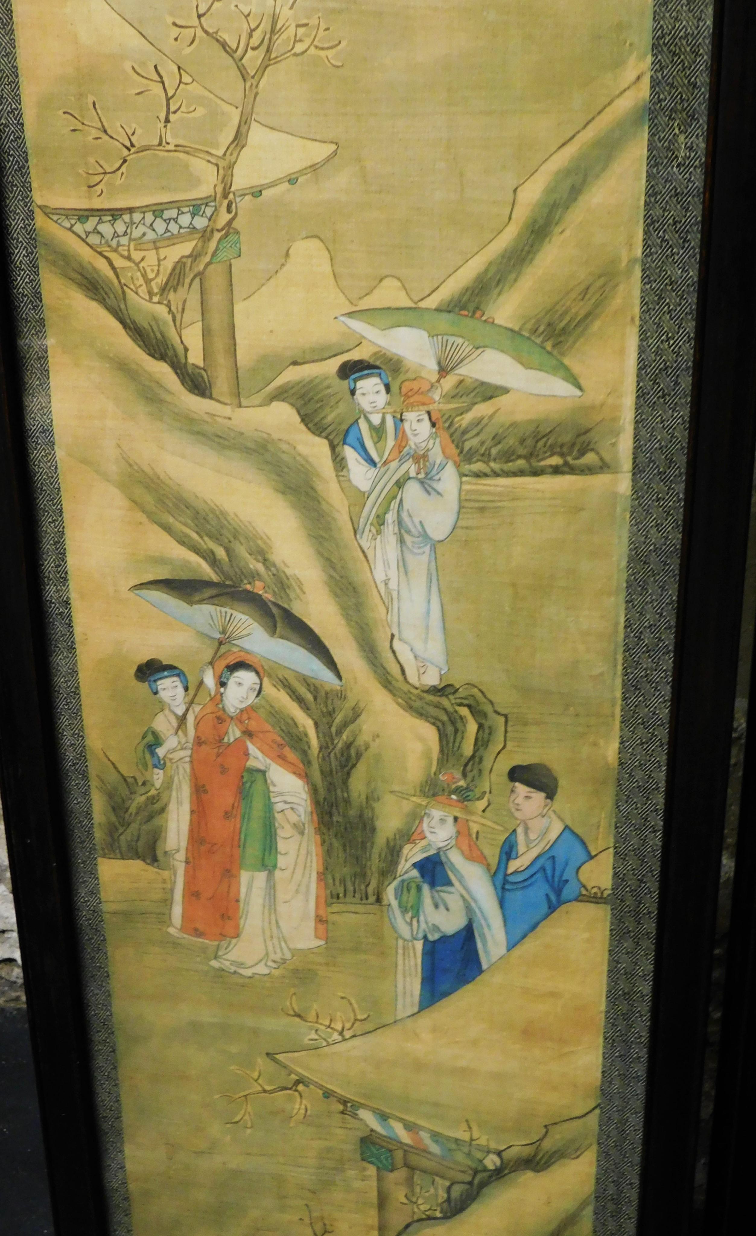 Rare écran en soie à quatre panneaux en bois de feuillus asiatique sculpté du 19ème siècle de Chine en vente 5