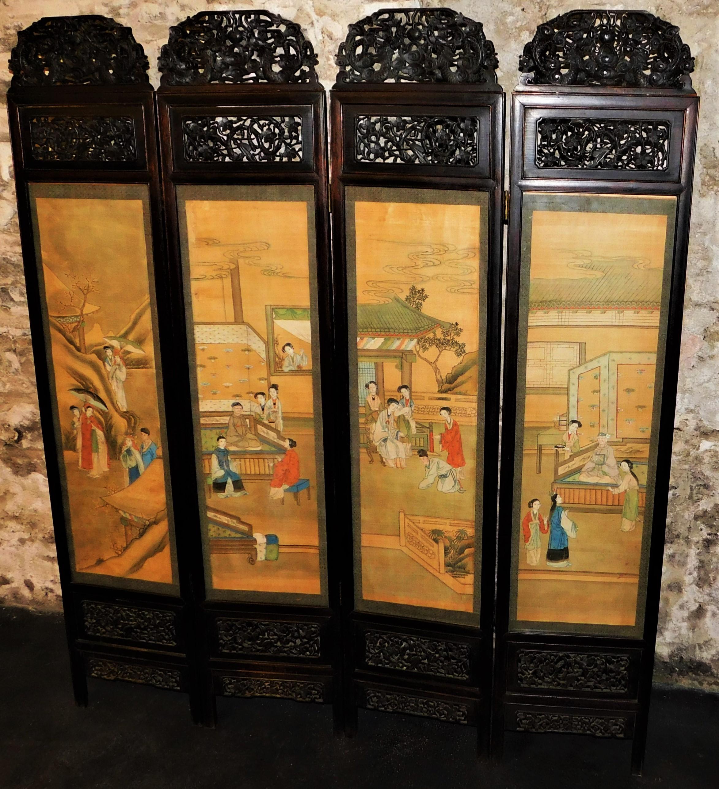 Ébénisé Rare écran en soie à quatre panneaux en bois de feuillus asiatique sculpté du 19ème siècle de Chine en vente