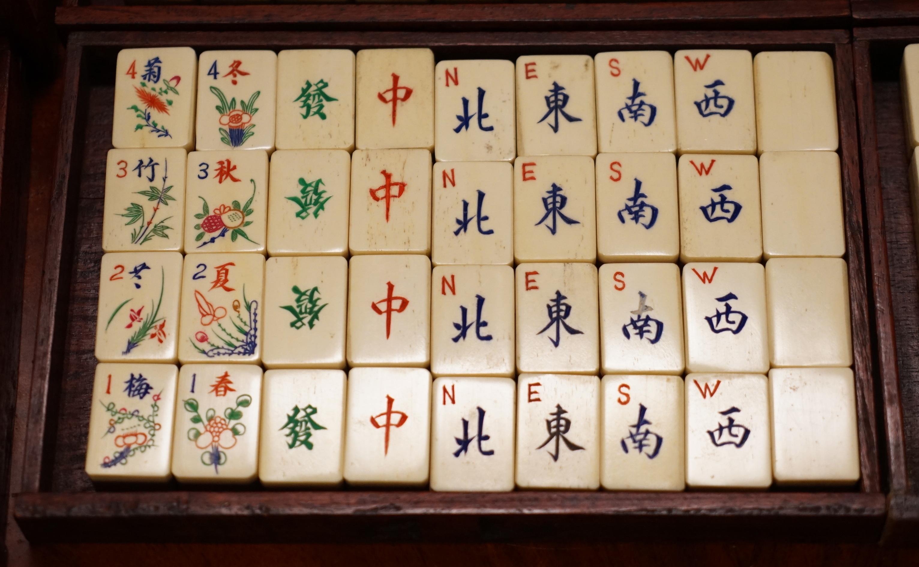 Rare 19th Century Chinese Mahjong Set in Carry Case Made with Bovine & Bambo 1