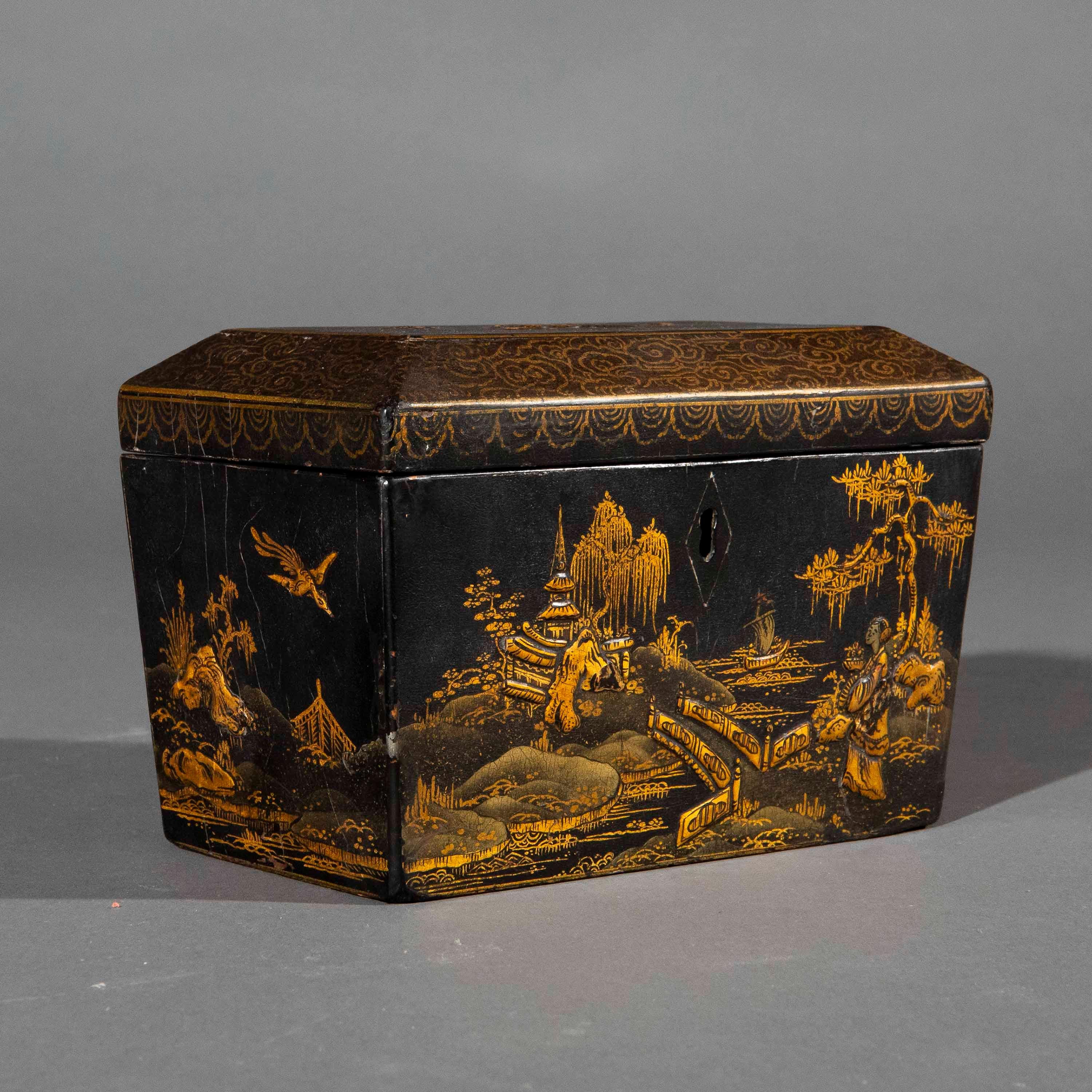 Europeo Raro porta tè in lacca nera Chinoiserie del XIX secolo, circa 1820 in vendita