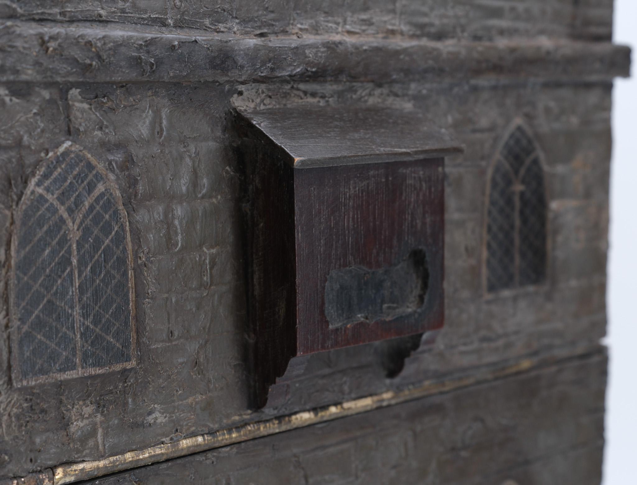 Rare 19th Century Decanter Box Depicting A Medieval Castle For Sale 1