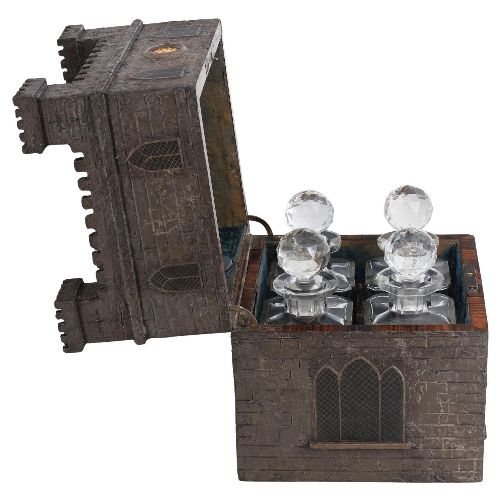 Rara caja decantadora del siglo XIX que representa un castillo medieval