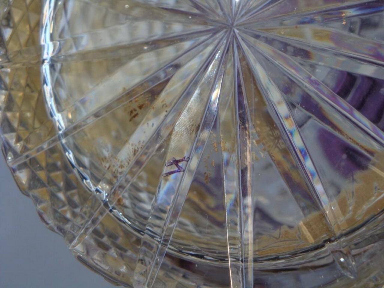 Seltener Cognac-Dekanter aus handgeschliffenem Kristall mit Diamanten in Amethyst und Lila in Violett, 19. Jahrhundert für Damen oder Herren im Angebot