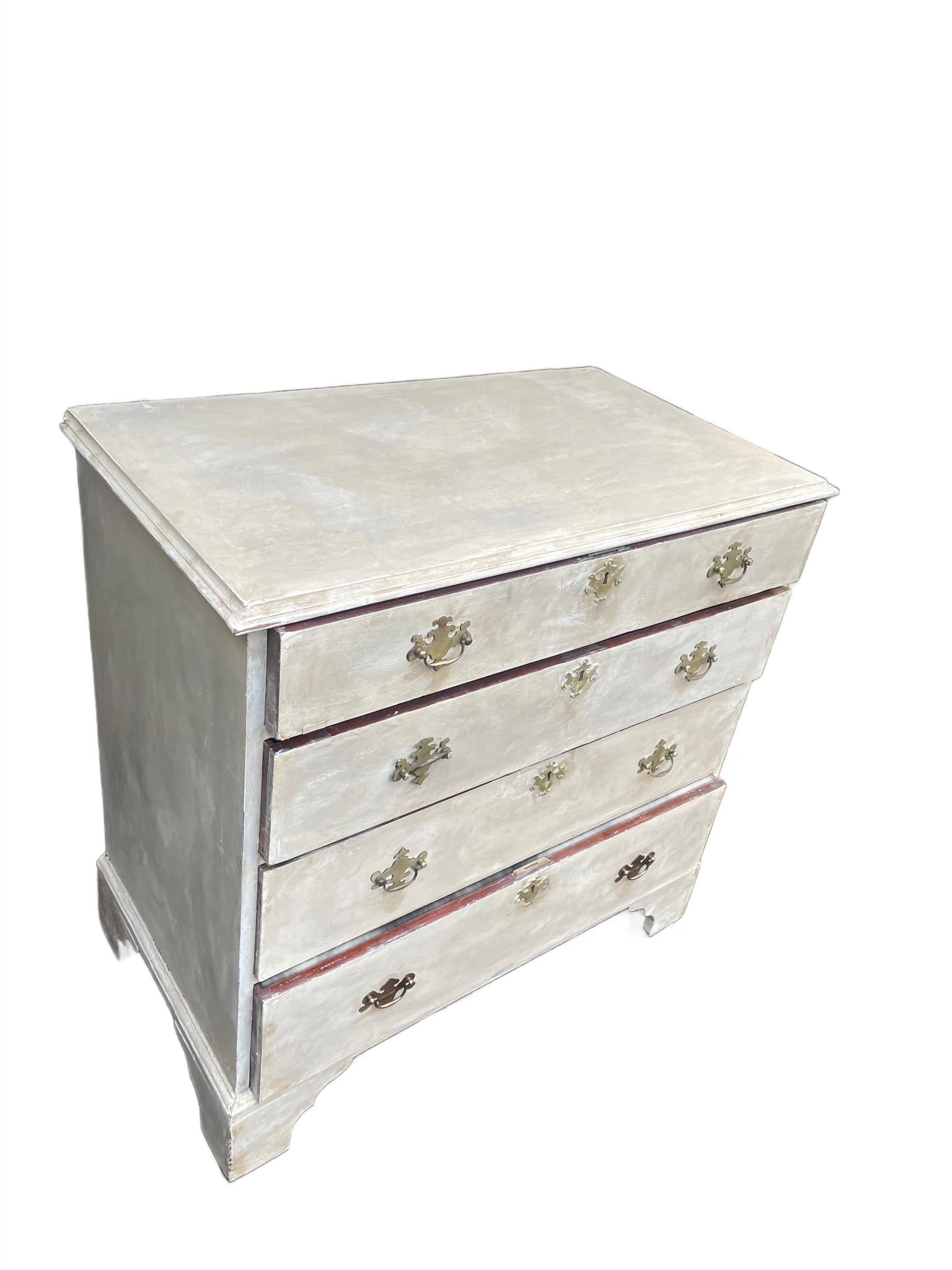 19th-Century Edwards 
Roberts Stamped Chest of Drawers

A genuine 19th-century chest of drawers stamped by the respected Victorian furnishers Howards 
Roberts, London. This authentic period piece features four graduating full-width
