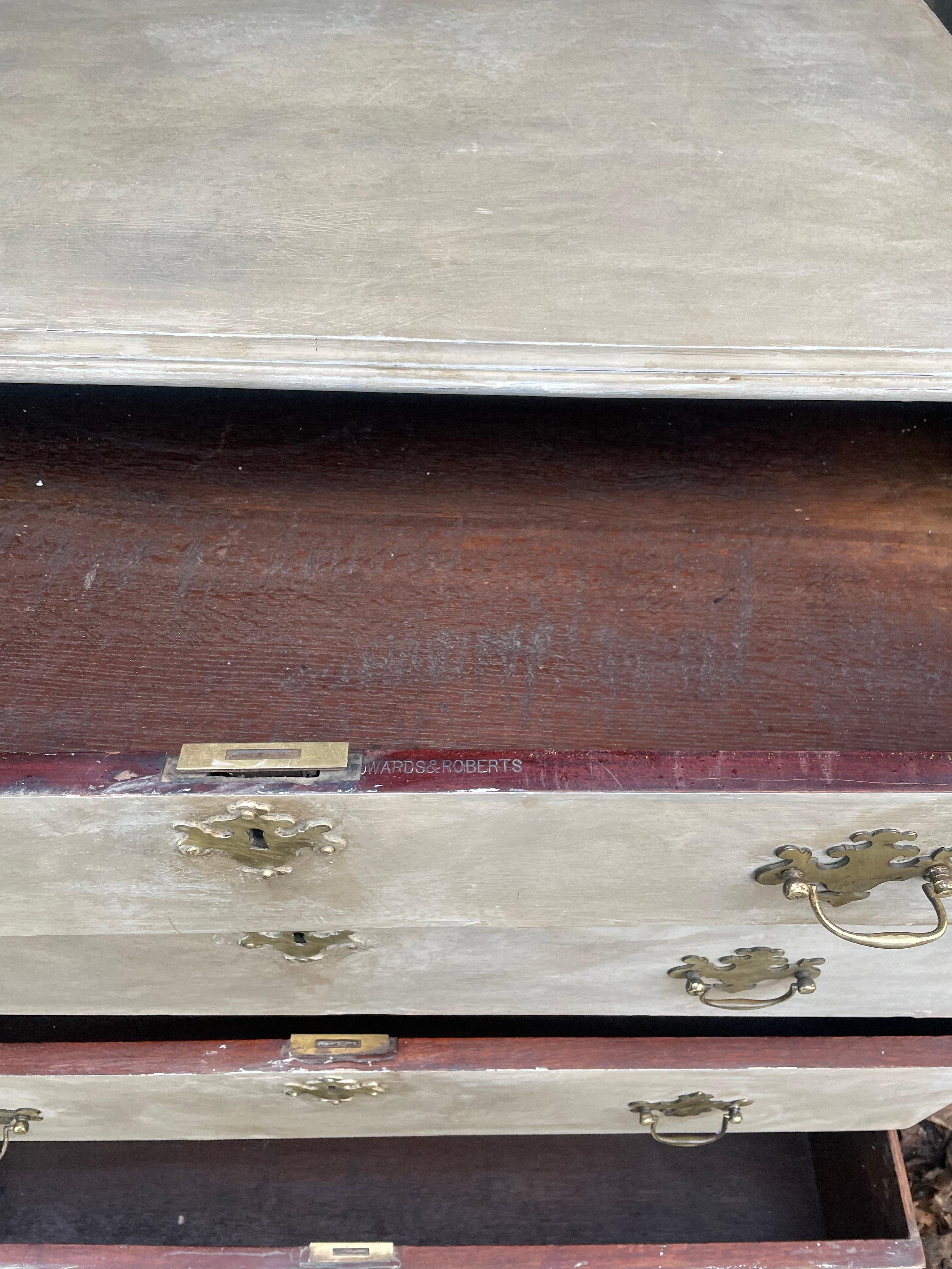 Dipinto a mano Rare 19th century Edwards and Roberts painted chest of drawers in vendita