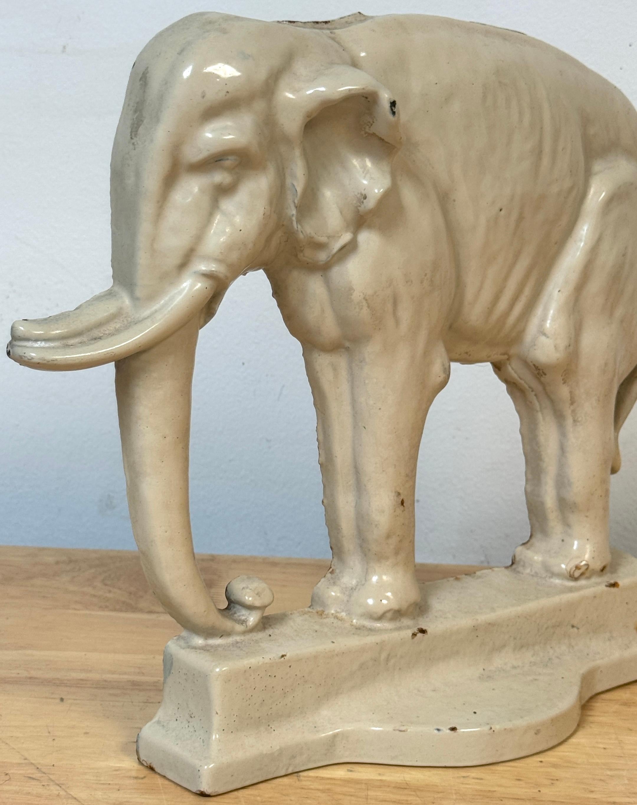 Calco Raro fermaporta inglese del XIX secolo in ghisa smaltata raffigurante Jumbo l'elefante in vendita