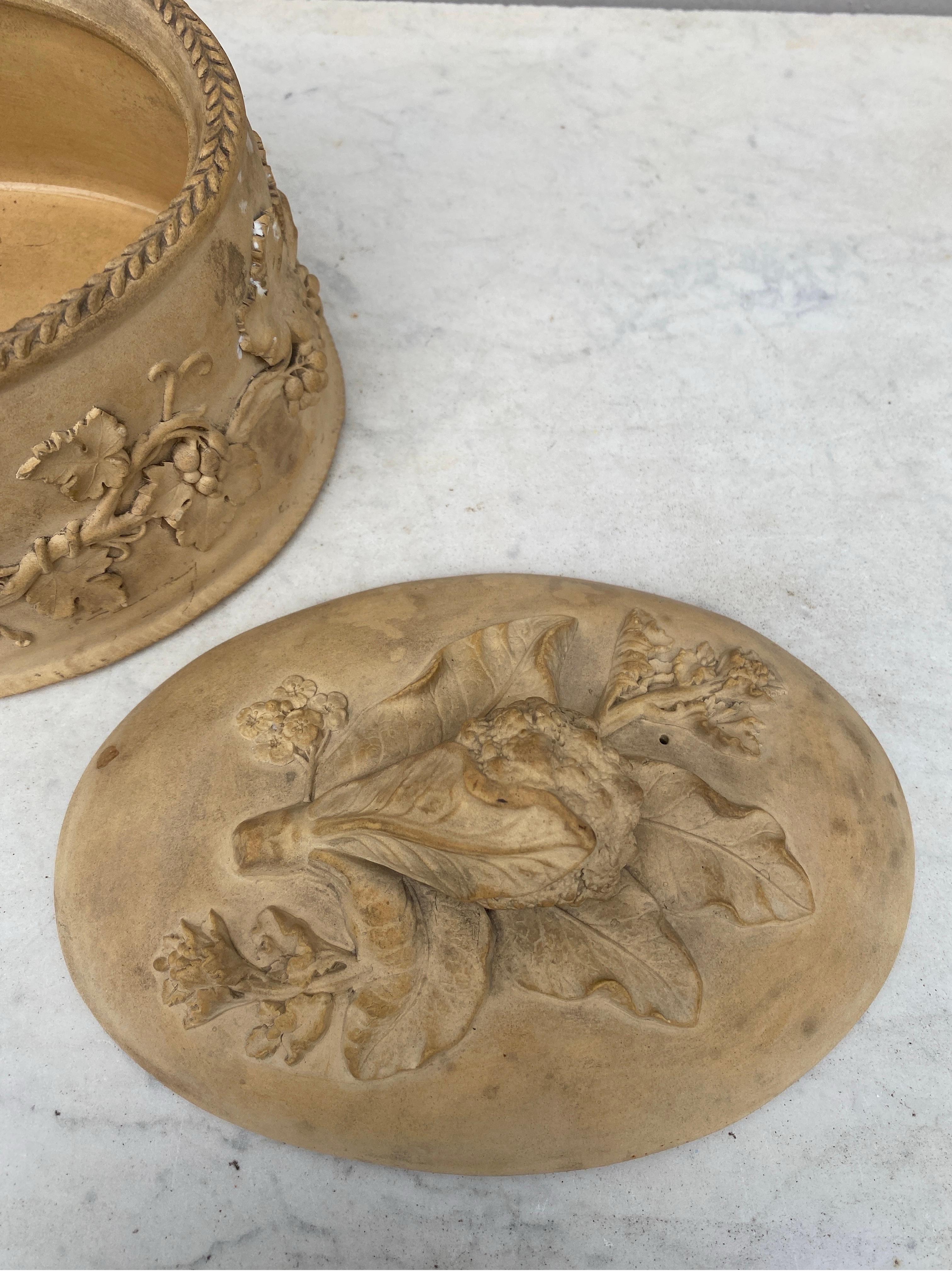 Début de l'époque victorienne Rare tourte à gibier en faïence anglaise majolique du XIXe siècle, vers 1830 en vente