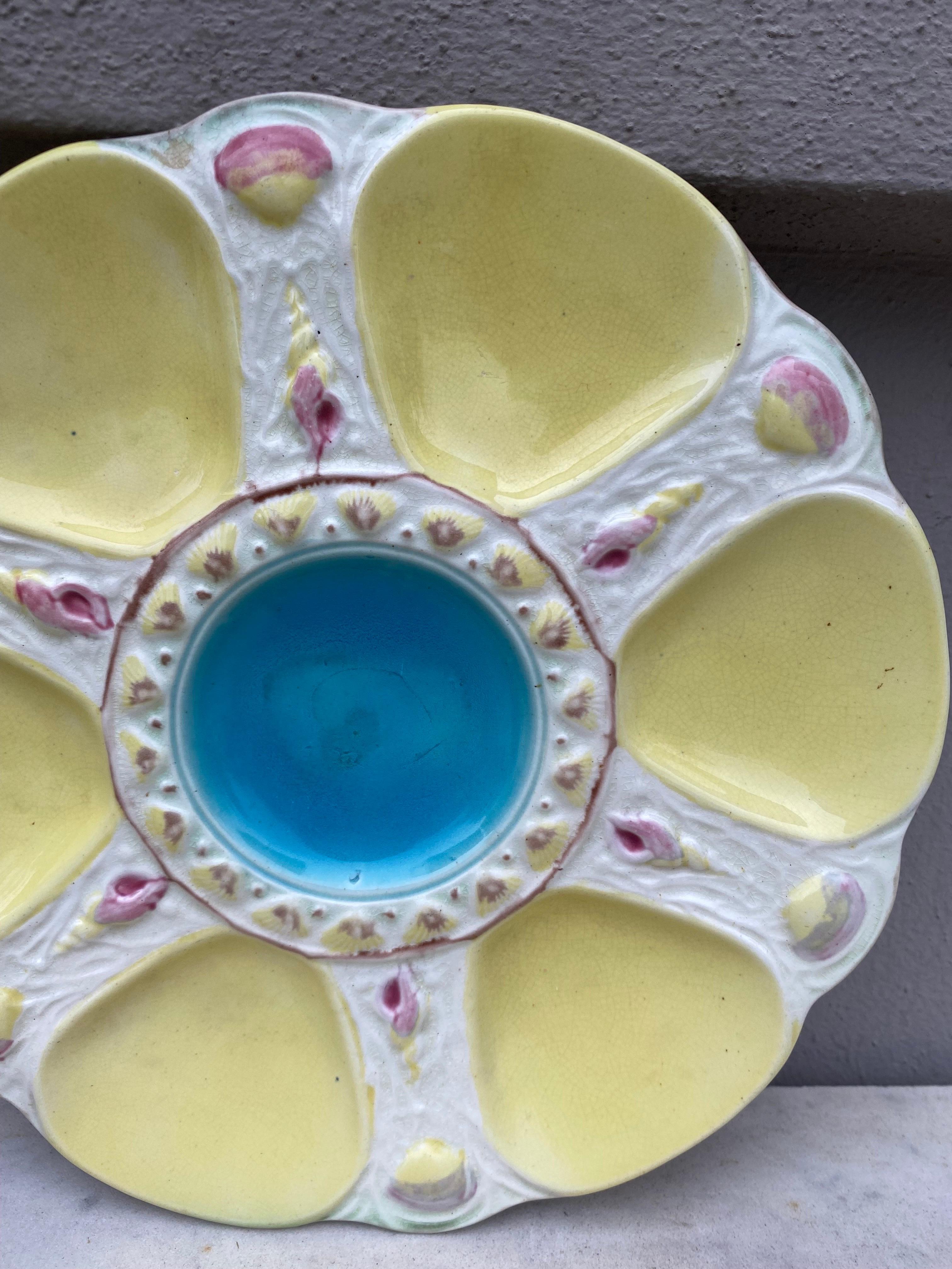 Victorian Rare 19th Century English Majolica Yellow Oyster Plate For Sale