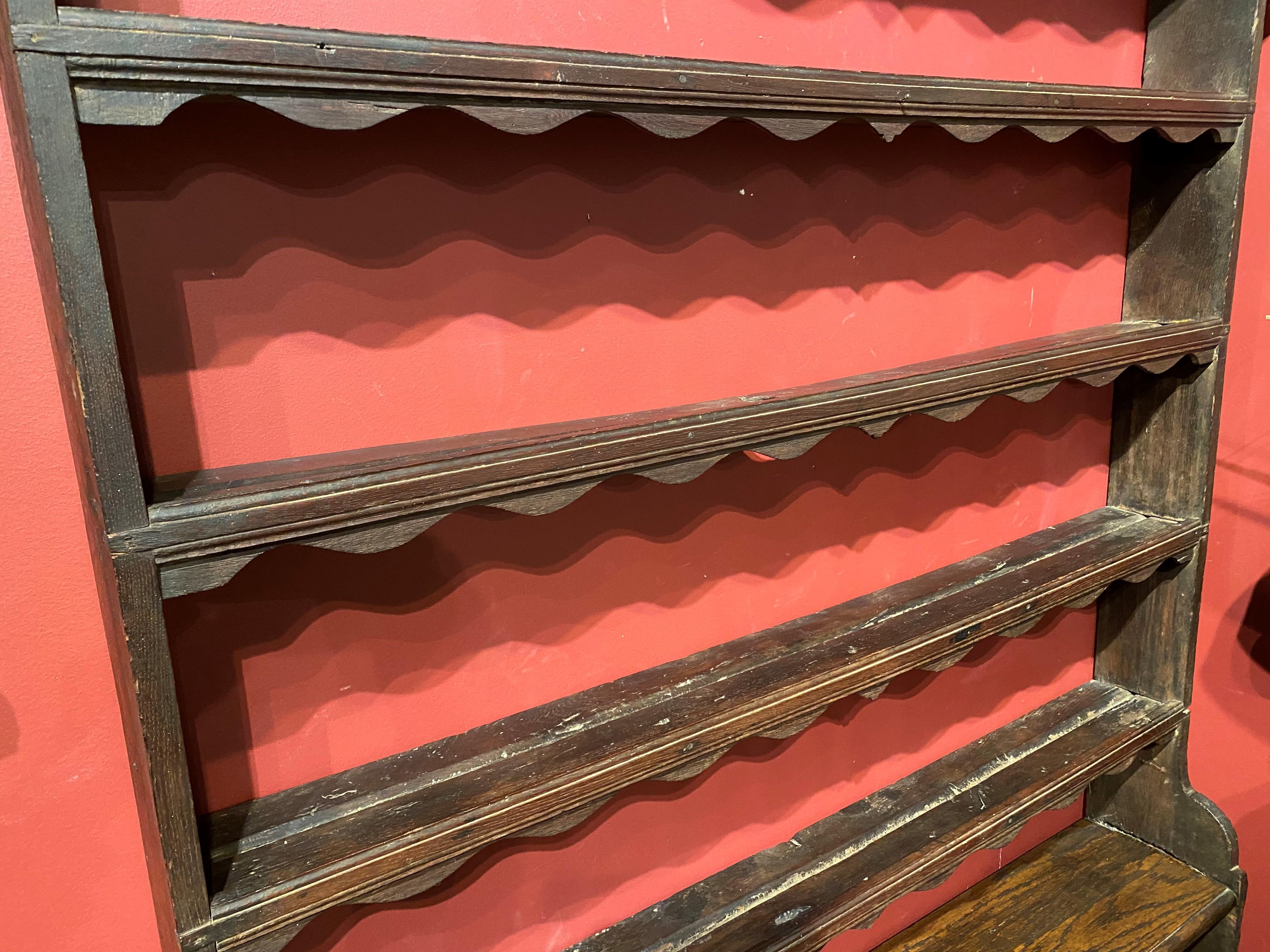 Rare 19th Century English Oak Stepback Pewter Shelf In Good Condition In Milford, NH