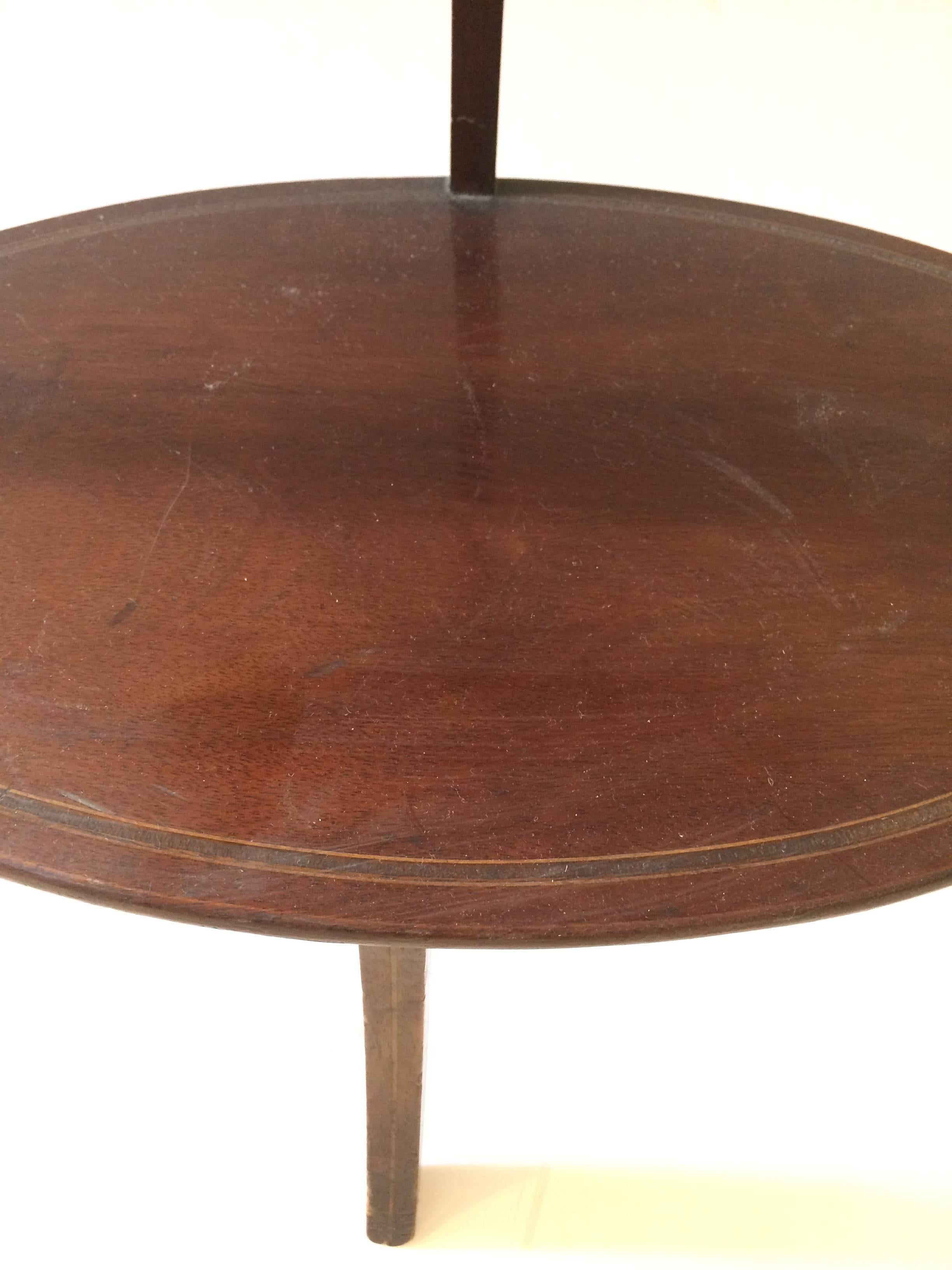 Rare 19th Century English Oval Three-Tier Side Table Muffin Stand In Excellent Condition For Sale In Hopewell, NJ