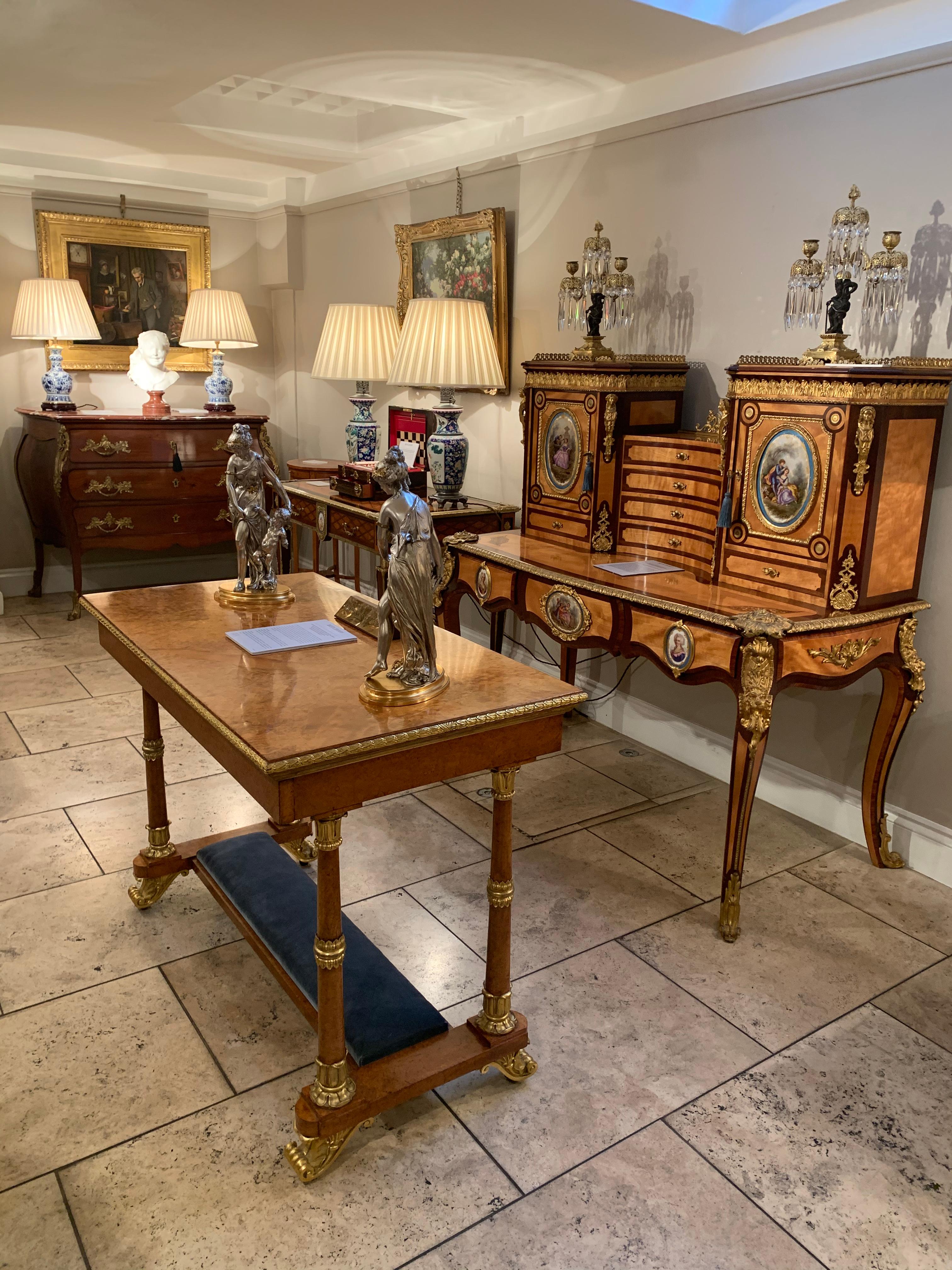 Rare 19th Century English Writing Desk In Excellent Condition For Sale In London, GB