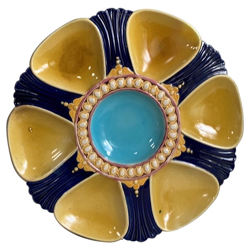 Rare assiette à huîtres en majolique jaune anglaise du 19ème siècle