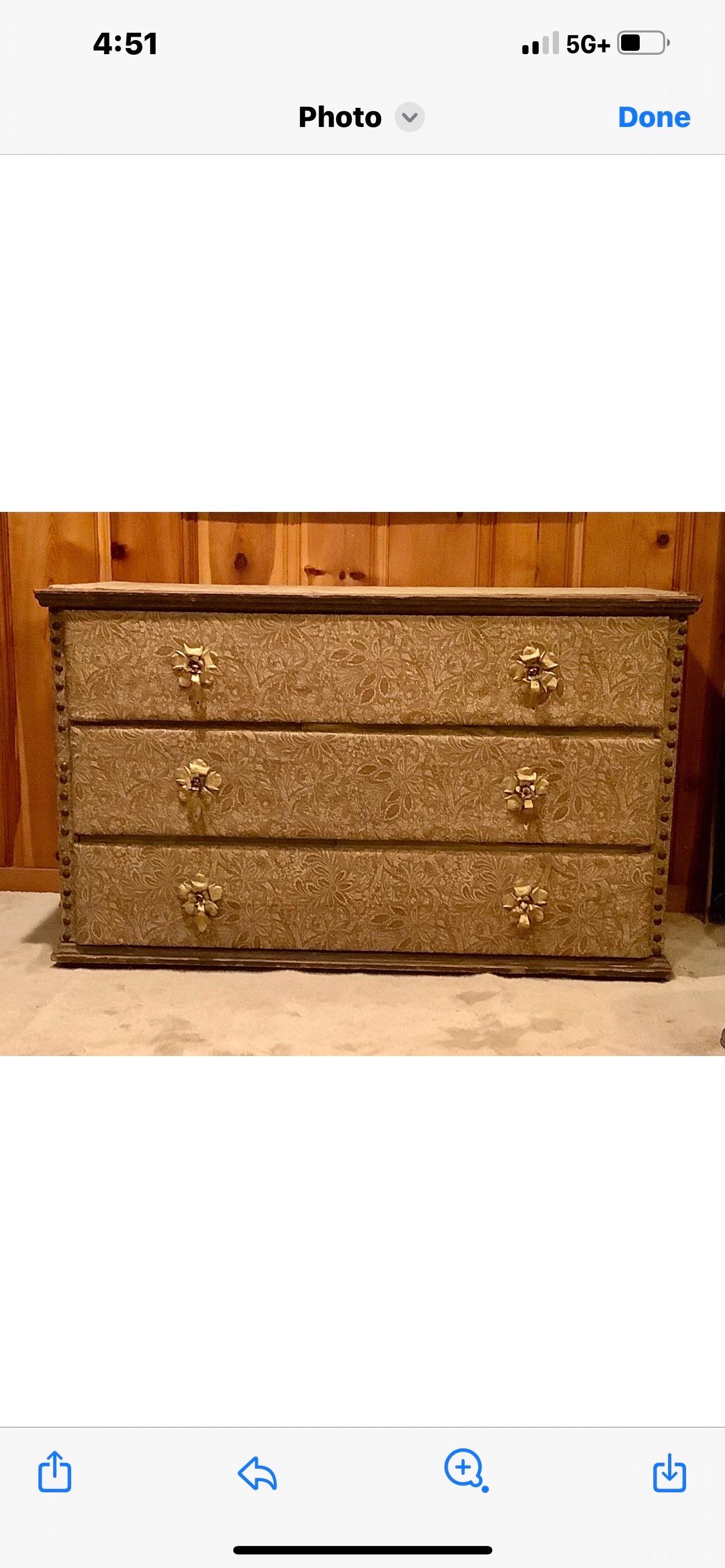 Stile provenzale Rara commode francese del XIX secolo con rivestimento in tessuto in vendita
