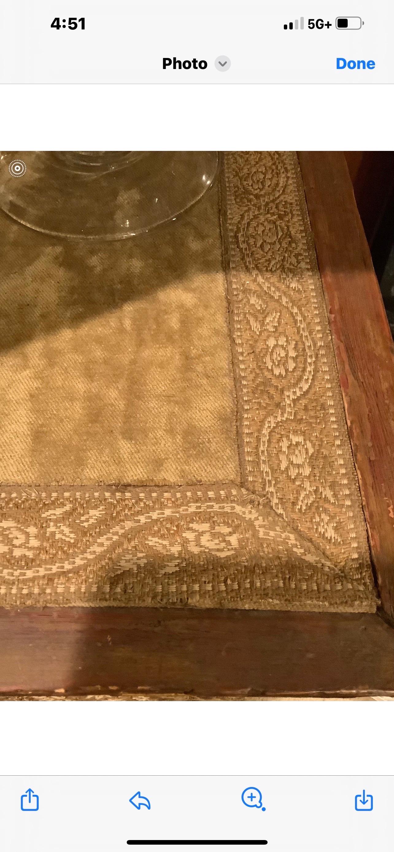 Rara commode francese del XIX secolo con rivestimento in tessuto in vendita 2