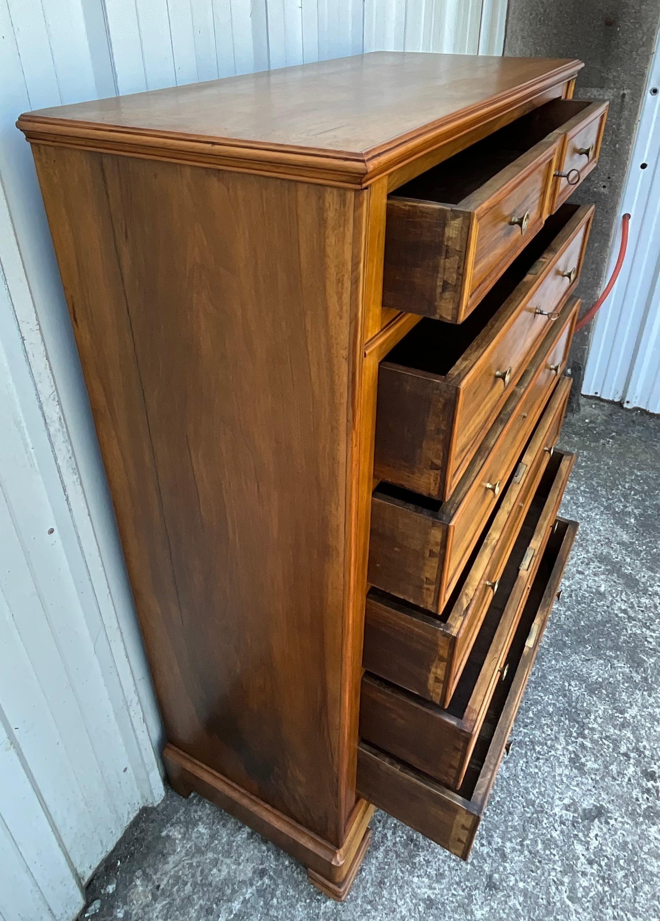 Rare 19th Century French Louis-Philippe Tall Chest in Hand-Selected Walnut in vendita 5
