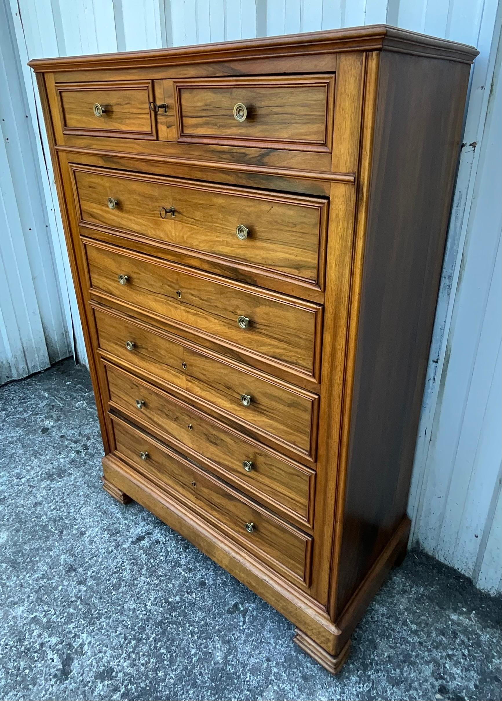 Rare 19th Century French Louis-Philippe Tall Chest in Hand-Selected Walnut in vendita 11