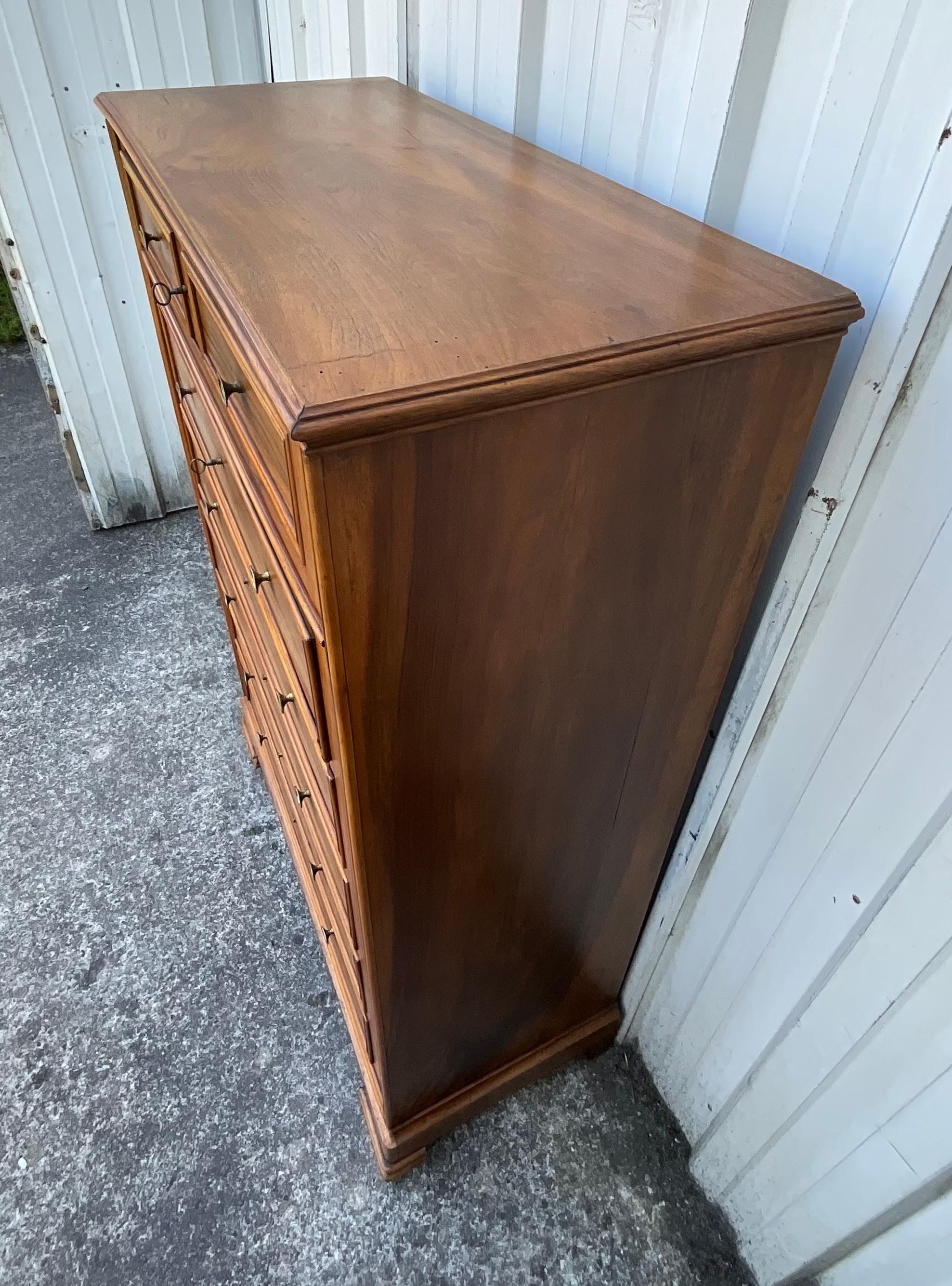 Luigi Filippo Rare 19th Century French Louis-Philippe Tall Chest in Hand-Selected Walnut in vendita