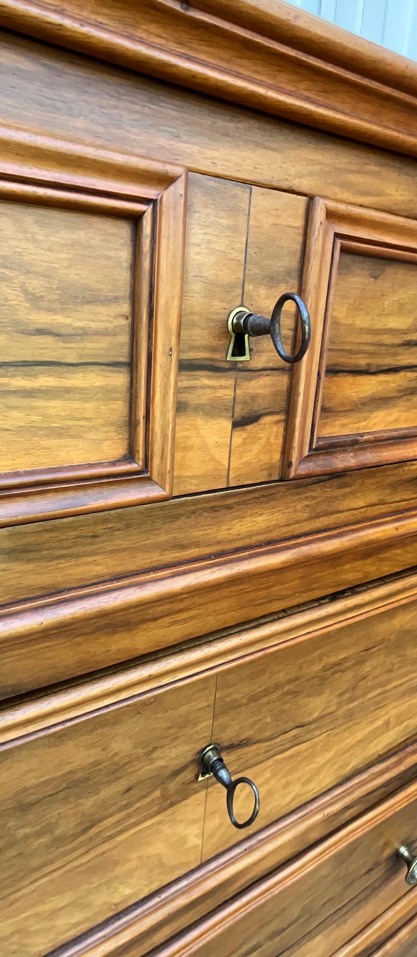 Noce Rare 19th Century French Louis-Philippe Tall Chest in Hand-Selected Walnut in vendita