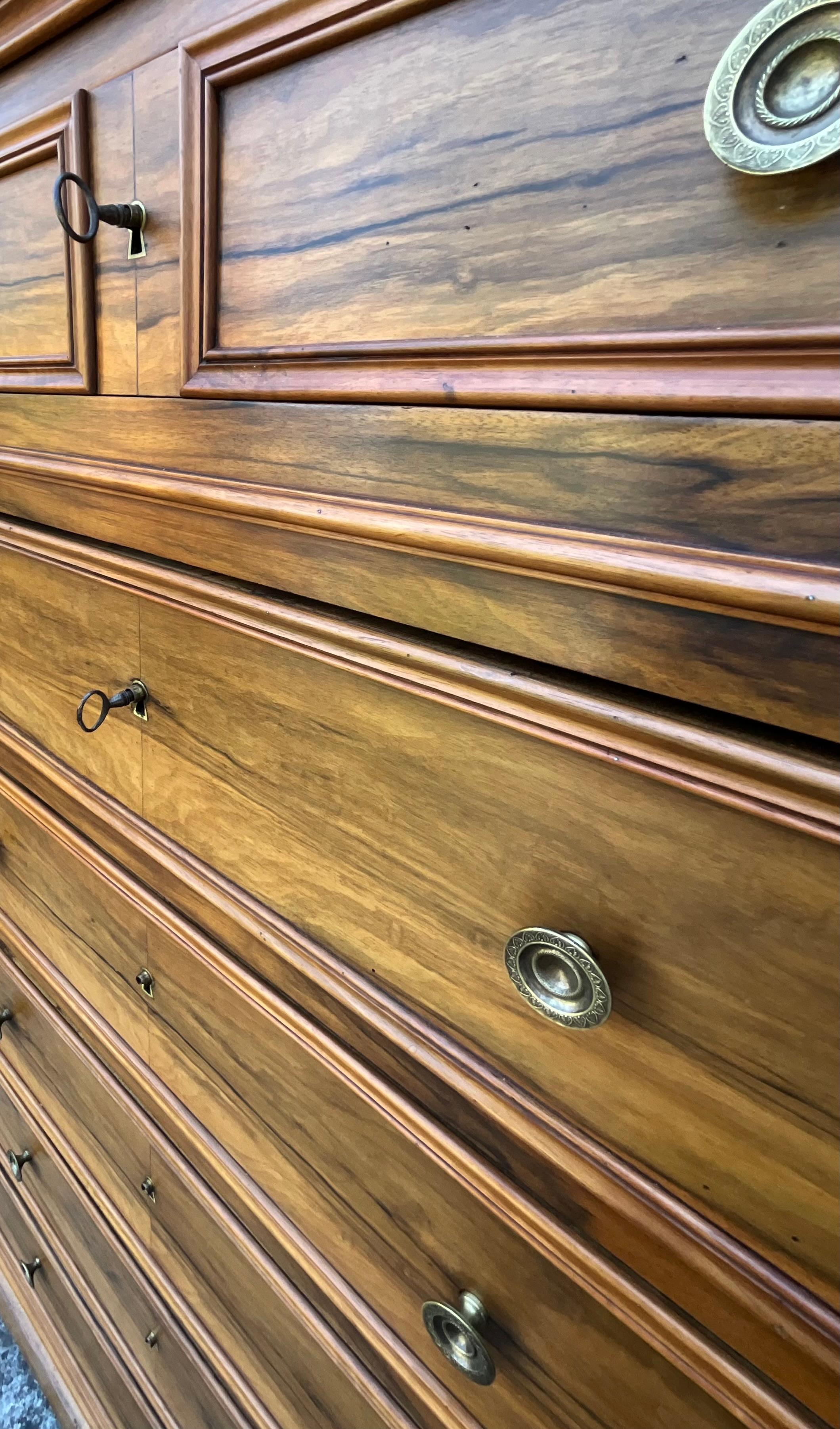 Rare 19th Century French Louis-Philippe Tall Chest in Hand-Selected Walnut in vendita 1