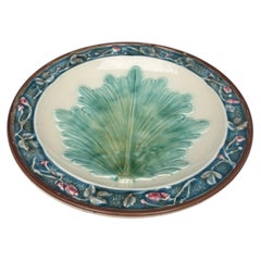Raro piatto a foglia in maiolica francese del XIX secolo Longchamps