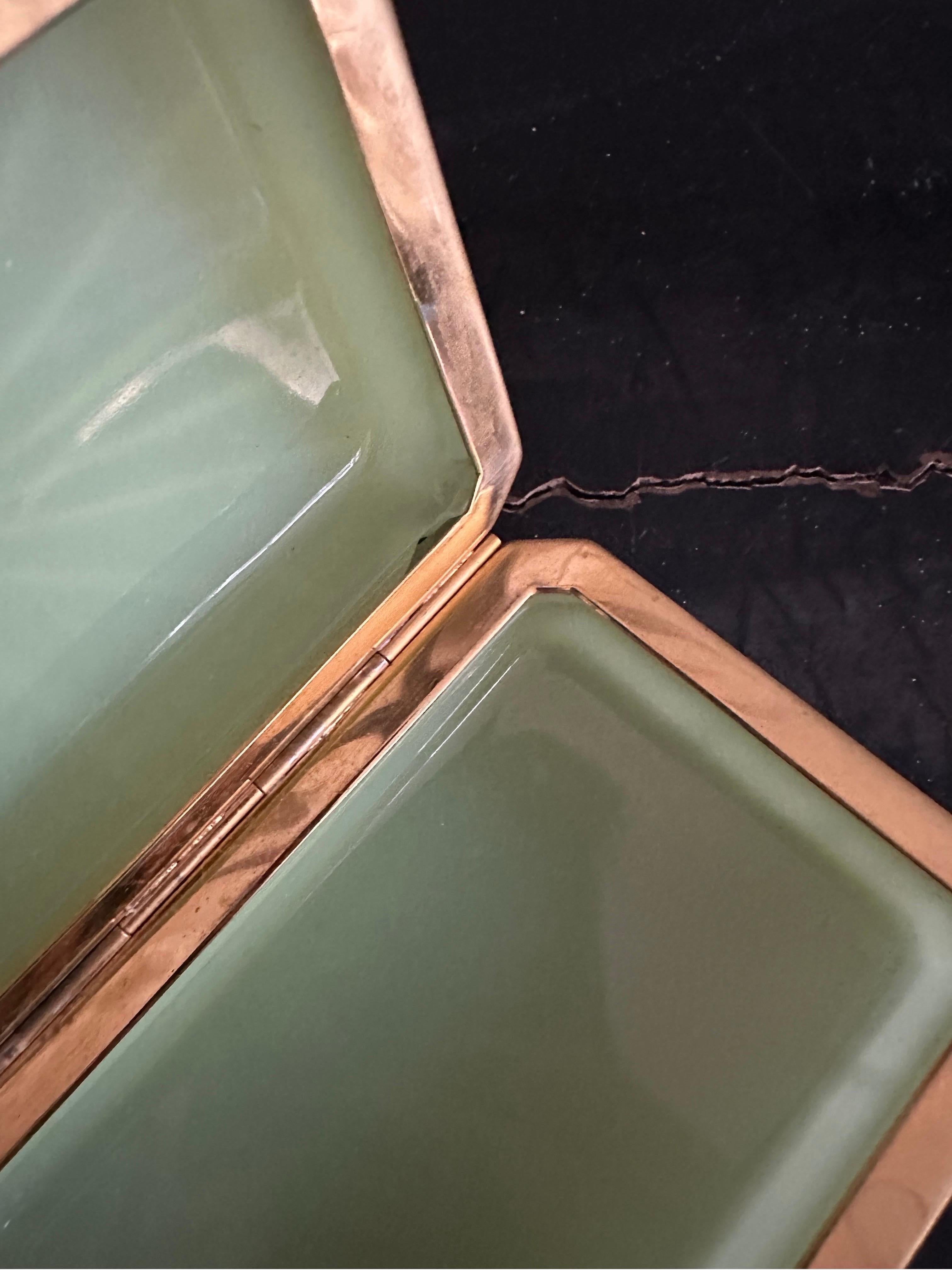 Seltene French Opaline Glas Trinket Box aus dem 19. Jahrhundert - Pistaziengrün im Angebot 5