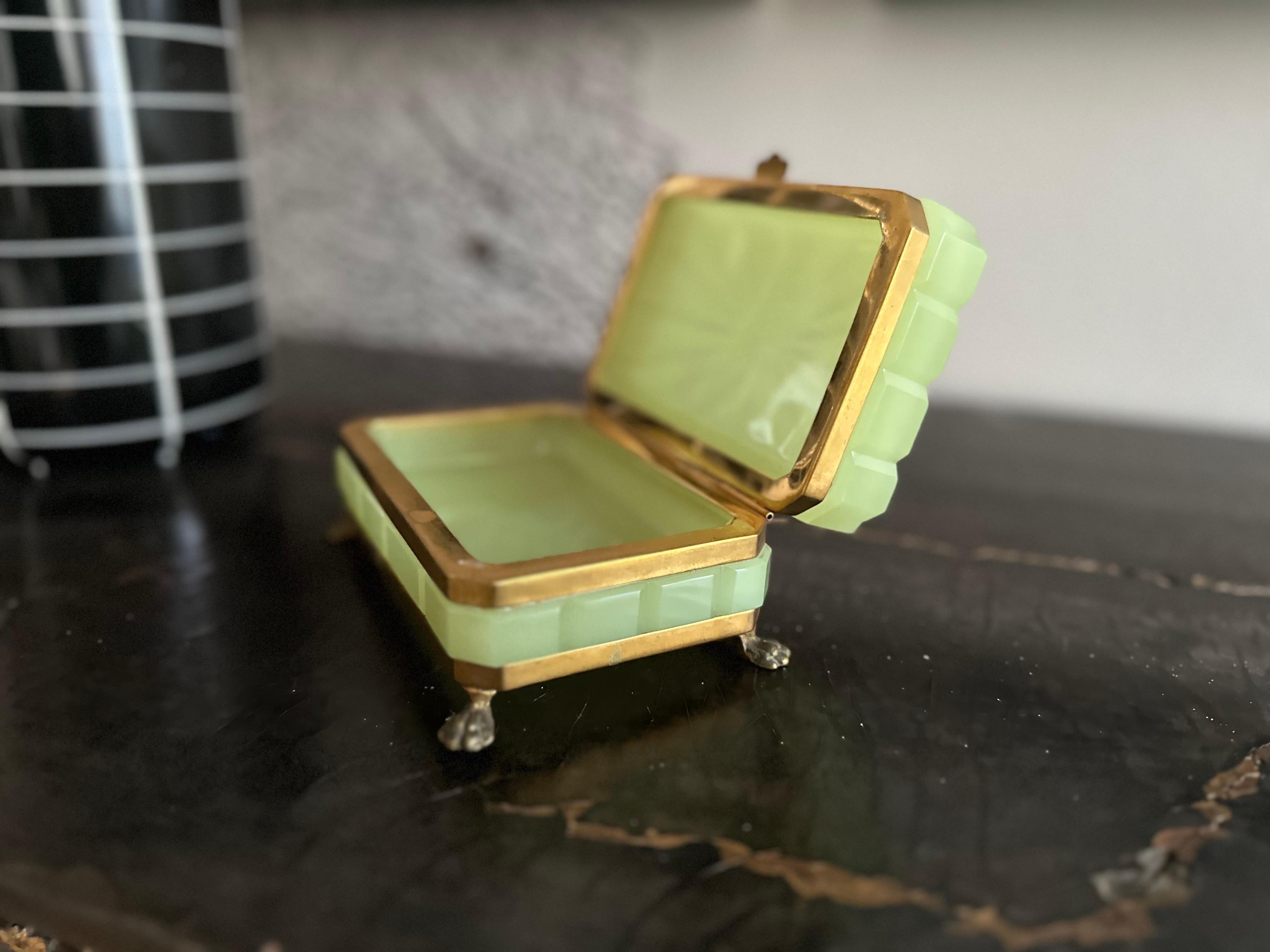 Rare 19th Century French Opaline Glass Trinket Box – Pistachio Green For Sale 2