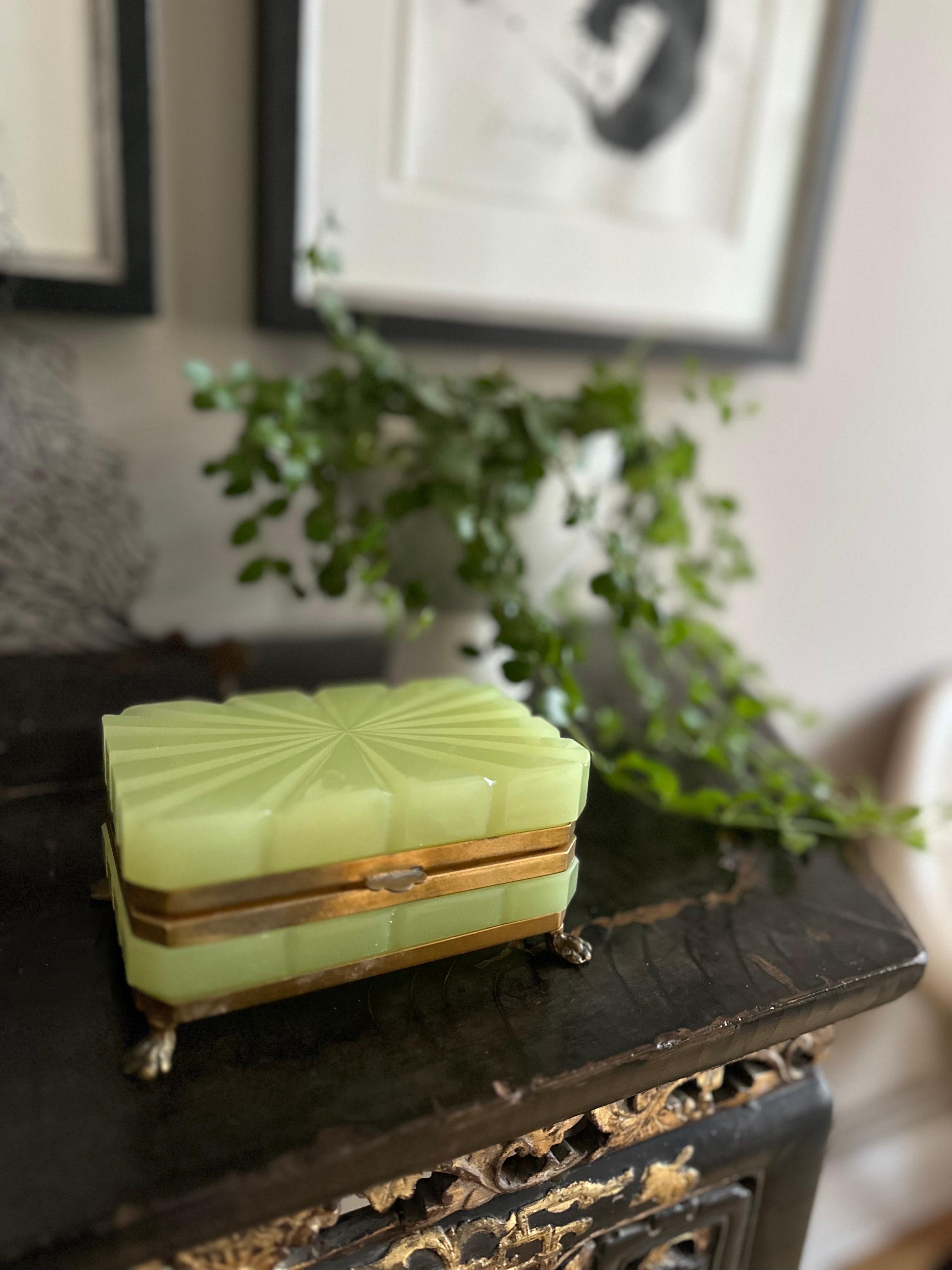 Rare 19th Century French Opaline Glass Trinket Box – Pistachio Green For Sale 3
