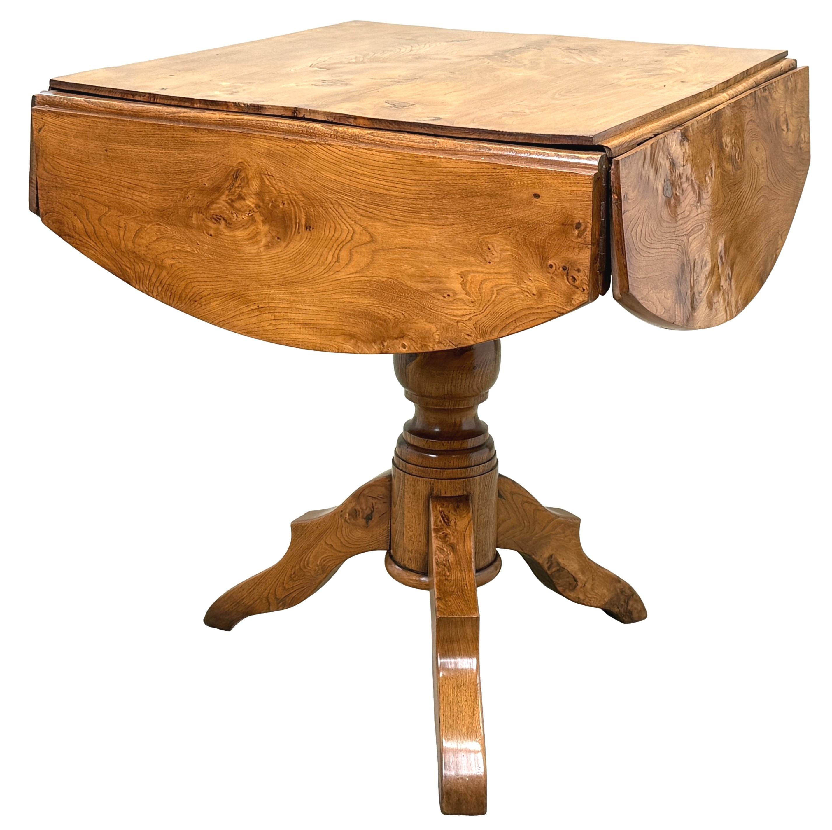 Rare table de centre en orme du 19e siècle, de style provincial français en vente 5