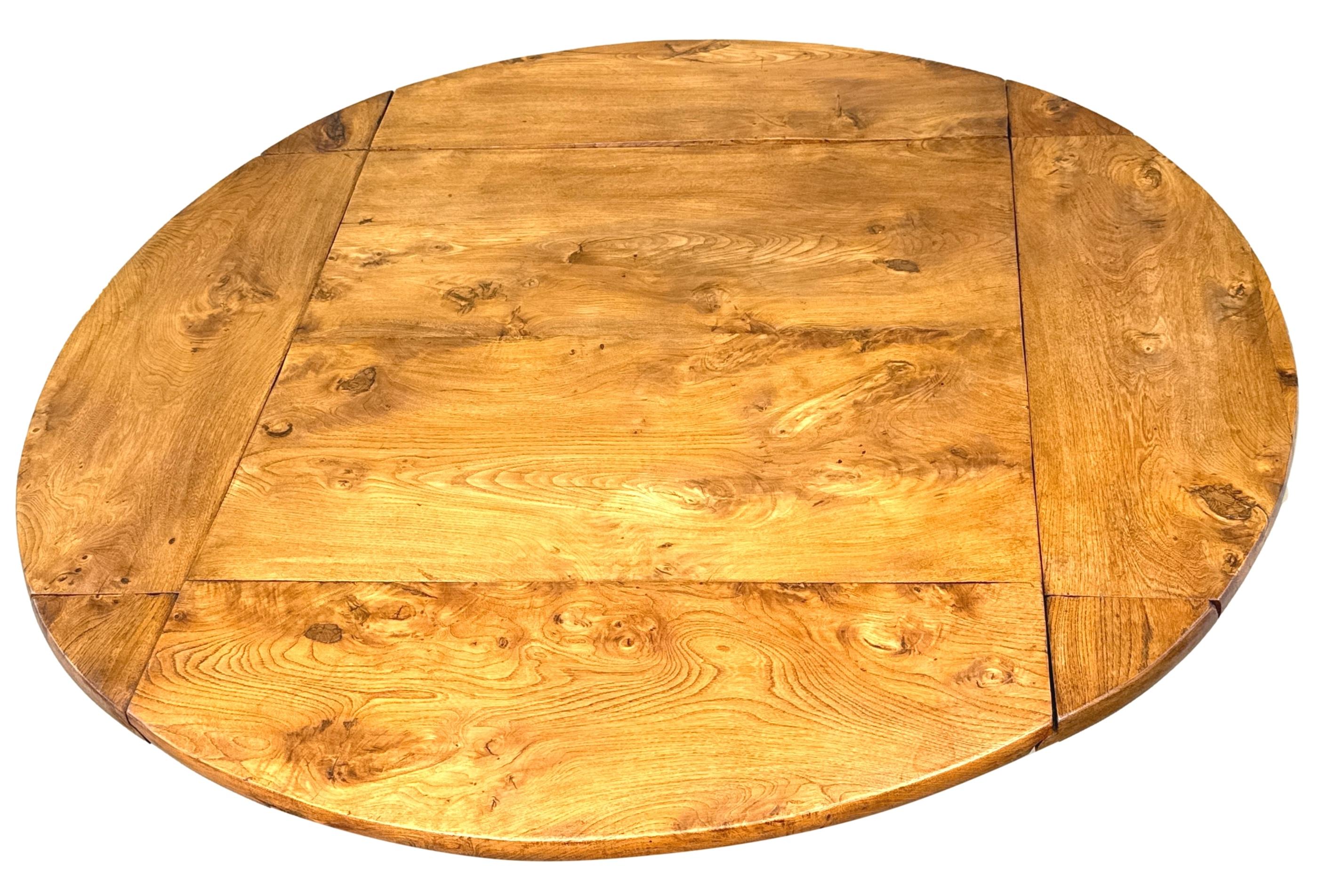 Victorien Rare table de centre en orme du 19e siècle, de style provincial français en vente