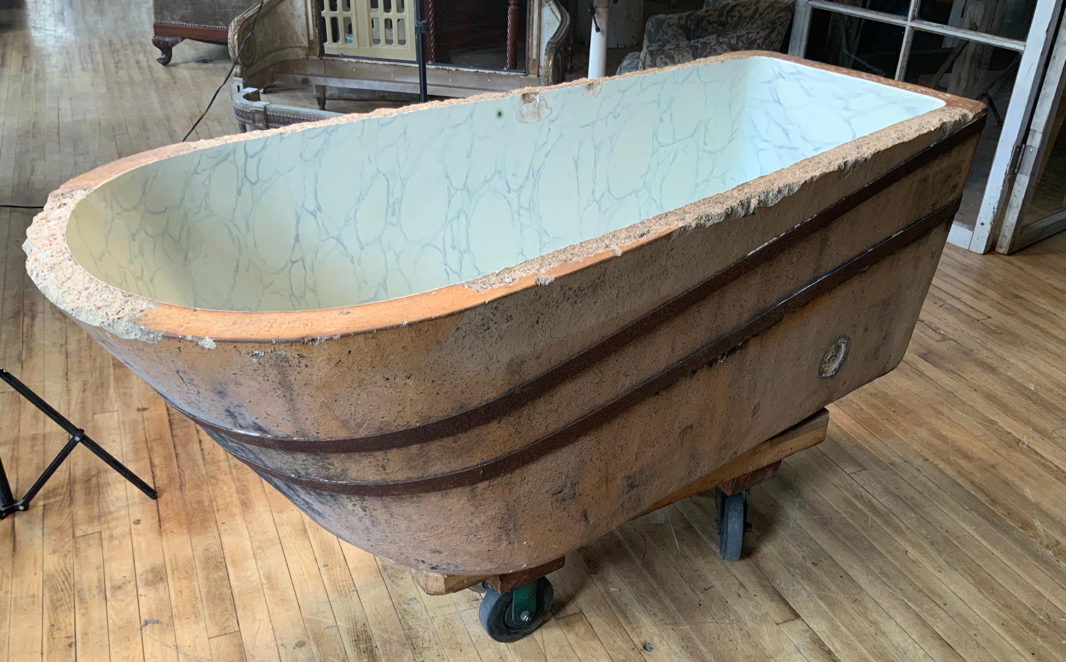 Rare 19th Century Glazed Ceramic Deep Bath Tub In Good Condition In Hudson, NY