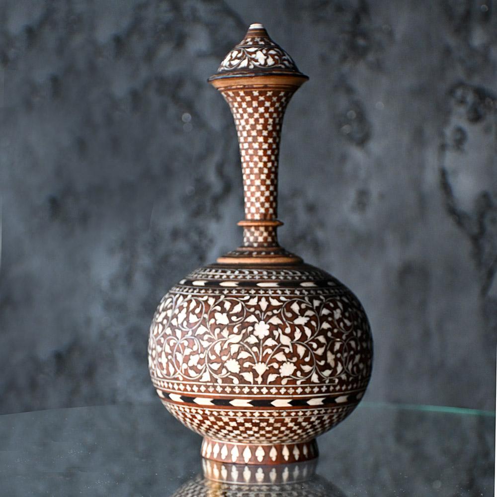 Seltenes handgefertigtes Hoshiarpur-Gefäß aus dem 19. Jahrhundert (Frühviktorianisch) im Angebot