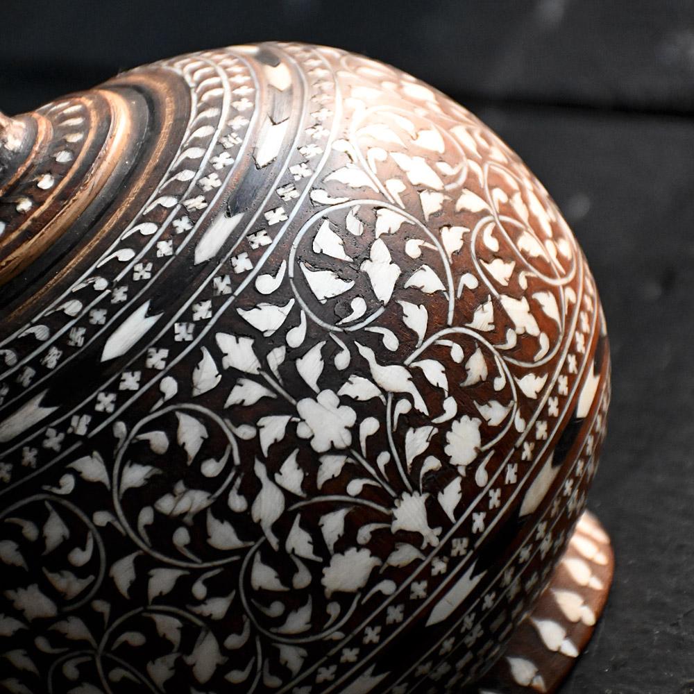 Rare 19th Century Hoshiarpur Hand Crafted Vessel In Good Condition For Sale In London, GB