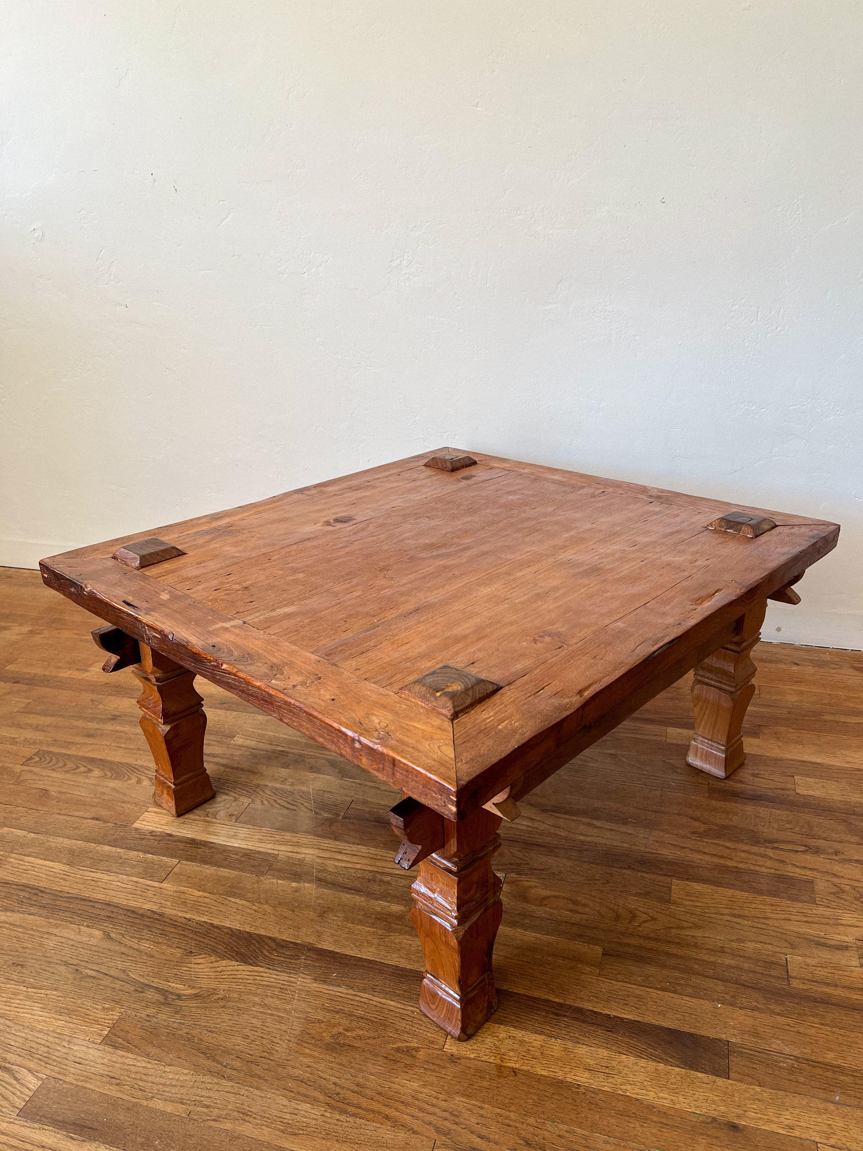 Rare table basse en teck indonésien du 19e siècle avec menuiserie apparente en vente 4