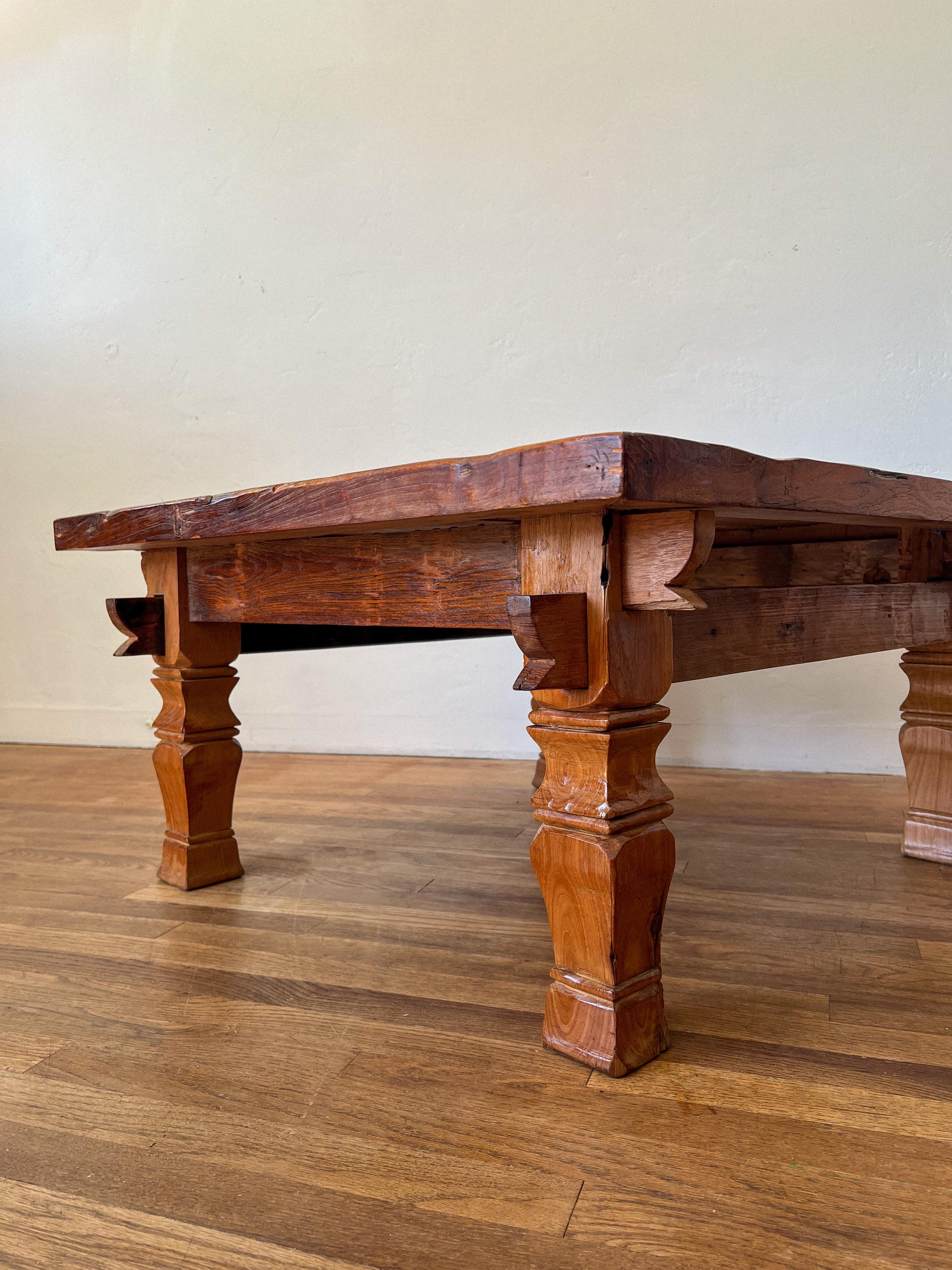 Rare table basse en teck indonésien du 19e siècle avec menuiserie apparente en vente 6