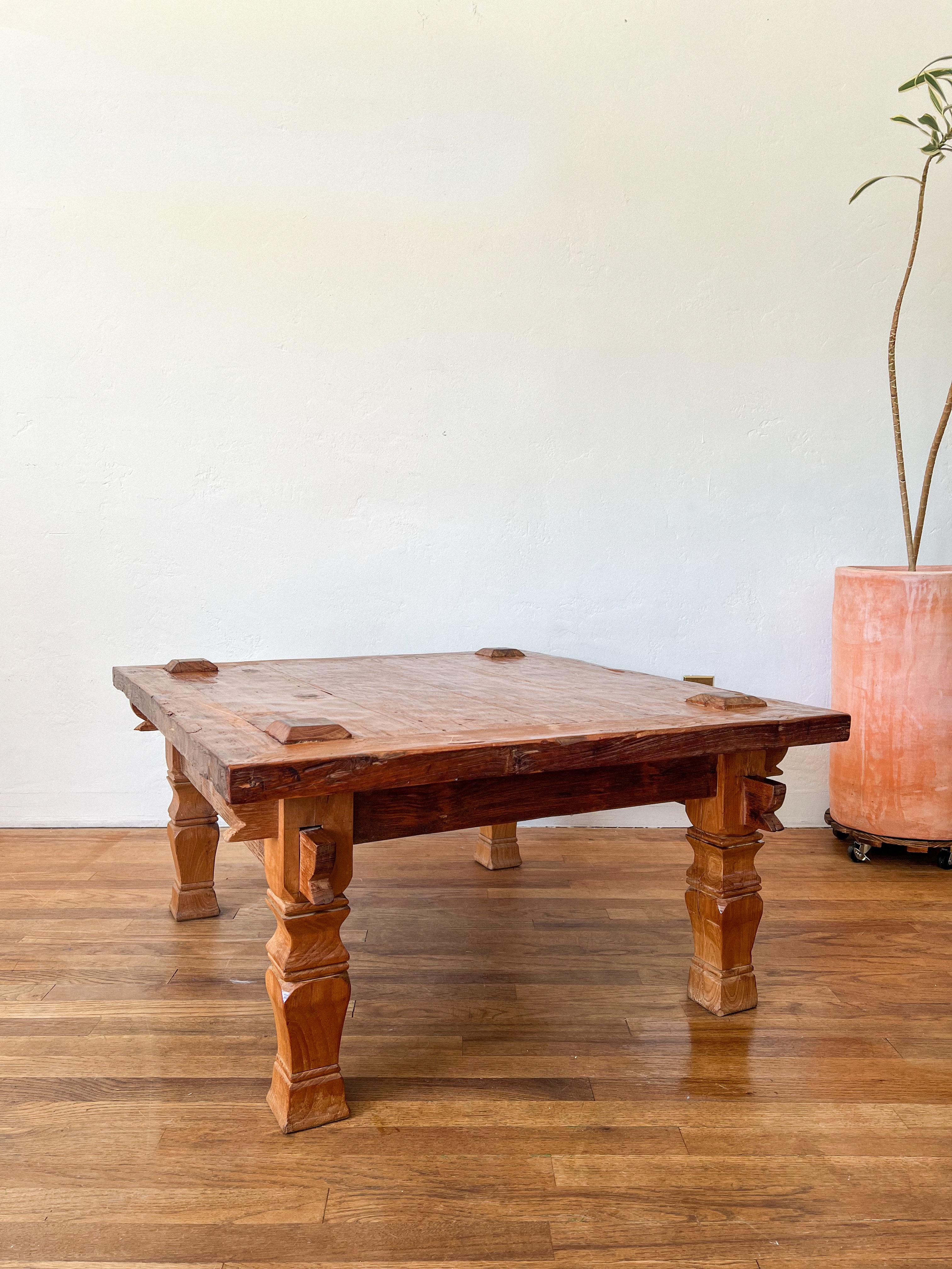Rare table basse en teck indonésien du 19e siècle avec menuiserie apparente en vente 8