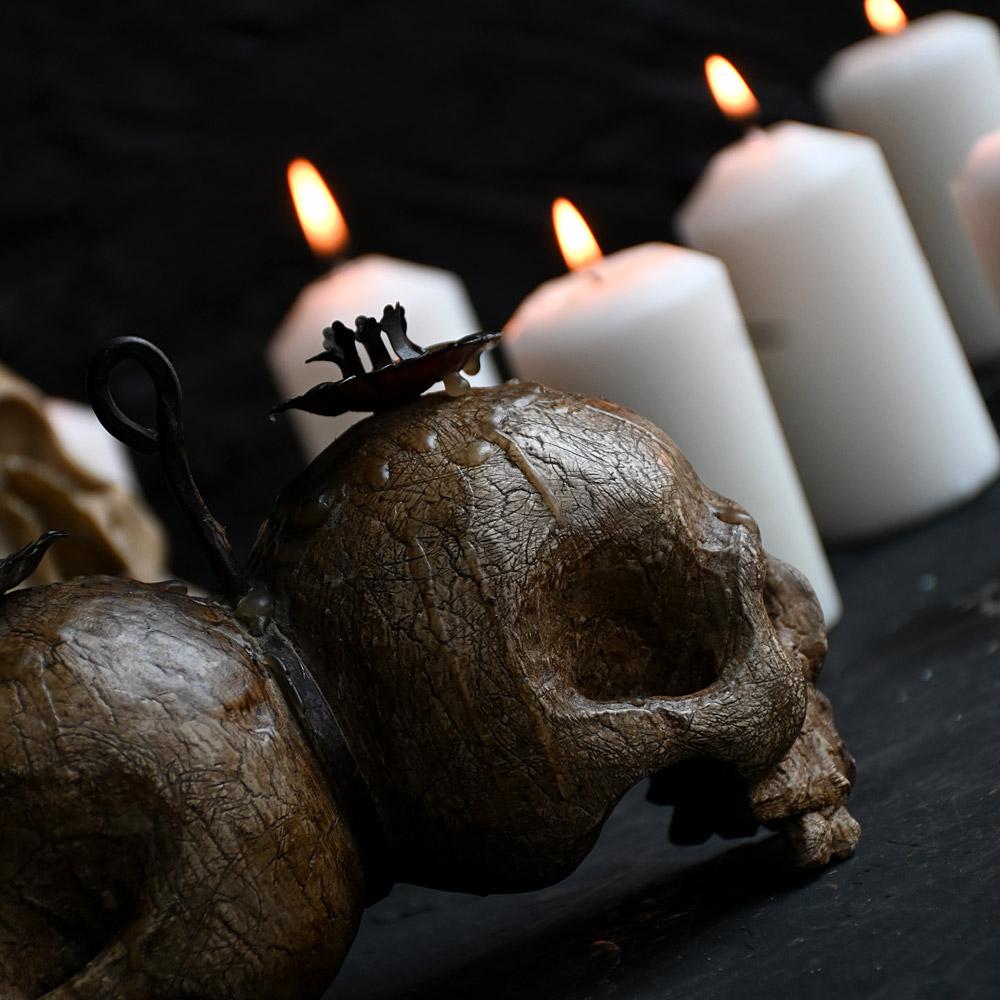 Début de l'époque victorienne Rare bougeoir Memento Mori italien du 19e siècle sculpté à la main en vente